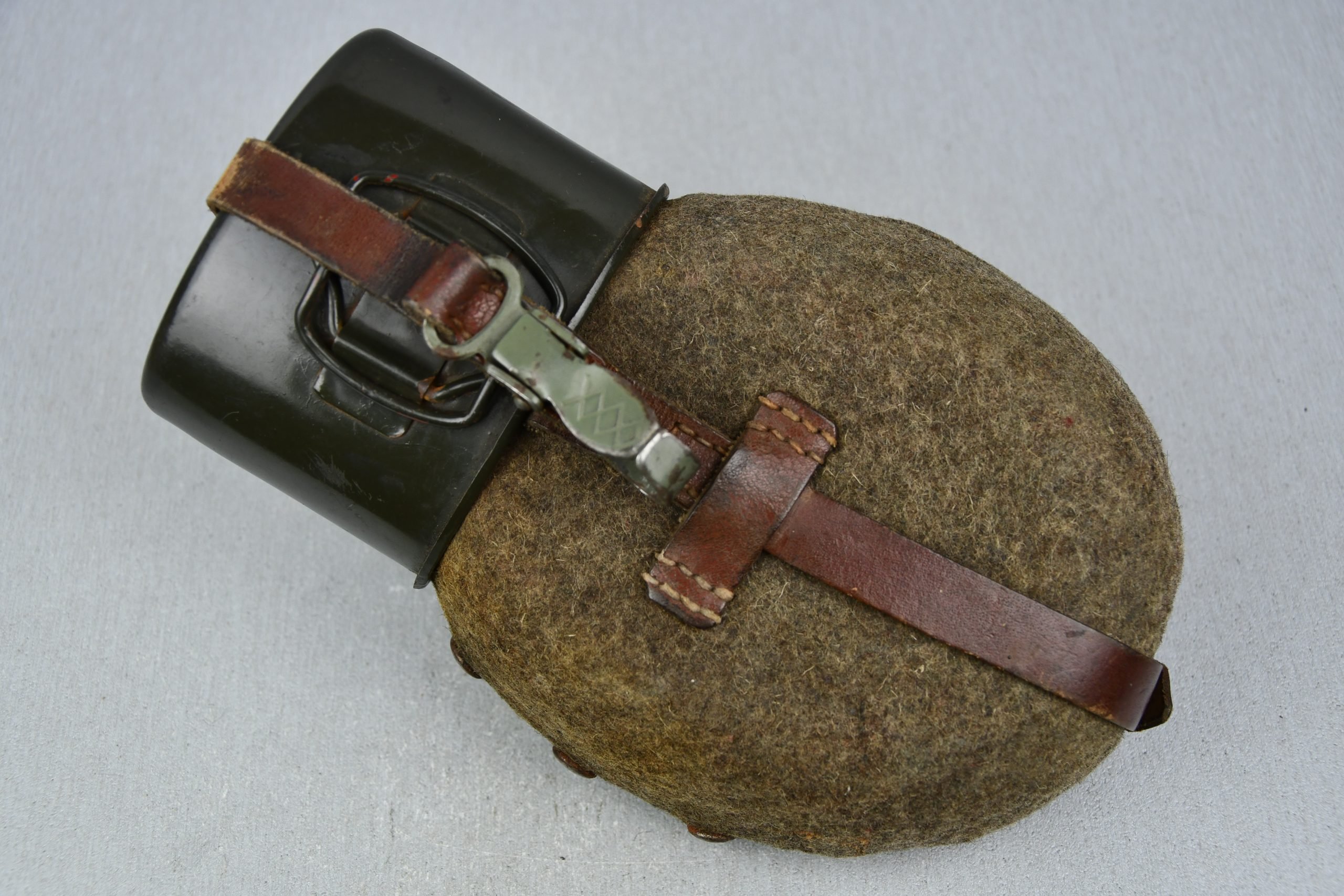 RARE M31 late war Wehrmacht canteen by MN 1945 — image 2