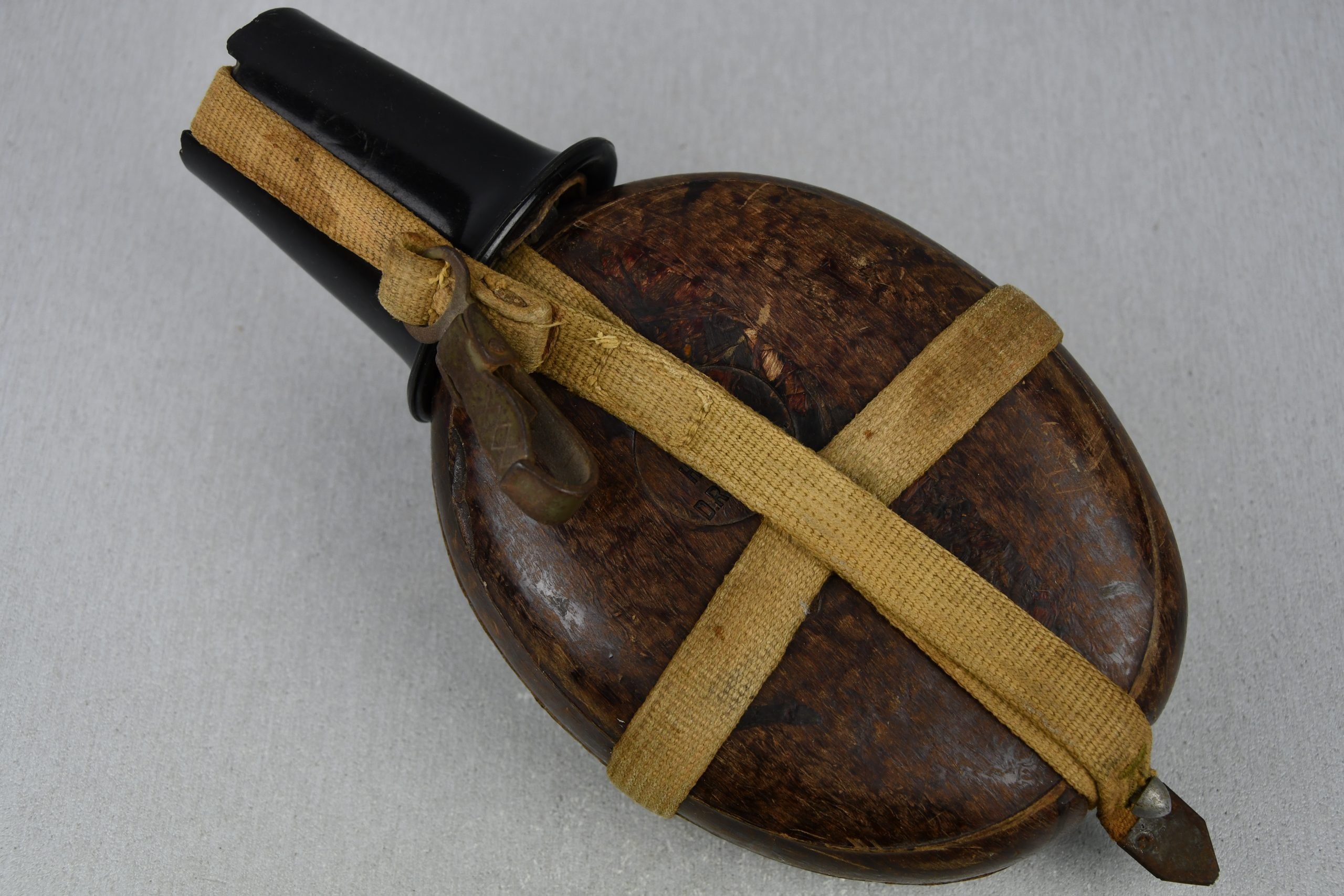 Wehrmacht tropical 'Afrikakorps' M31 'coconut' canteen by H.R.E. 1942 — image 2