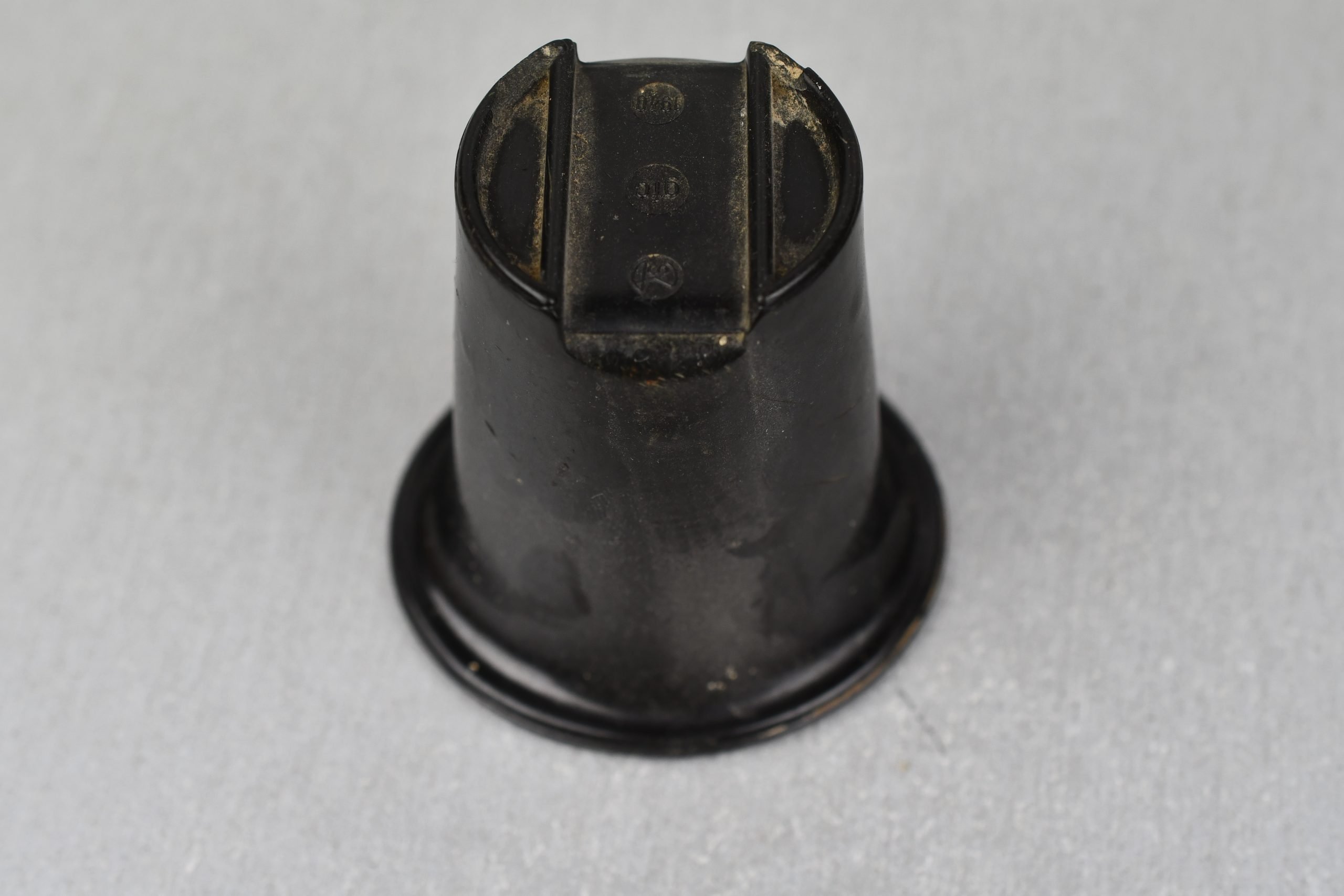 Wehrmacht tropical 'Afrikakorps' M31 'coconut' canteen by H.R.E. 1942 — image 3