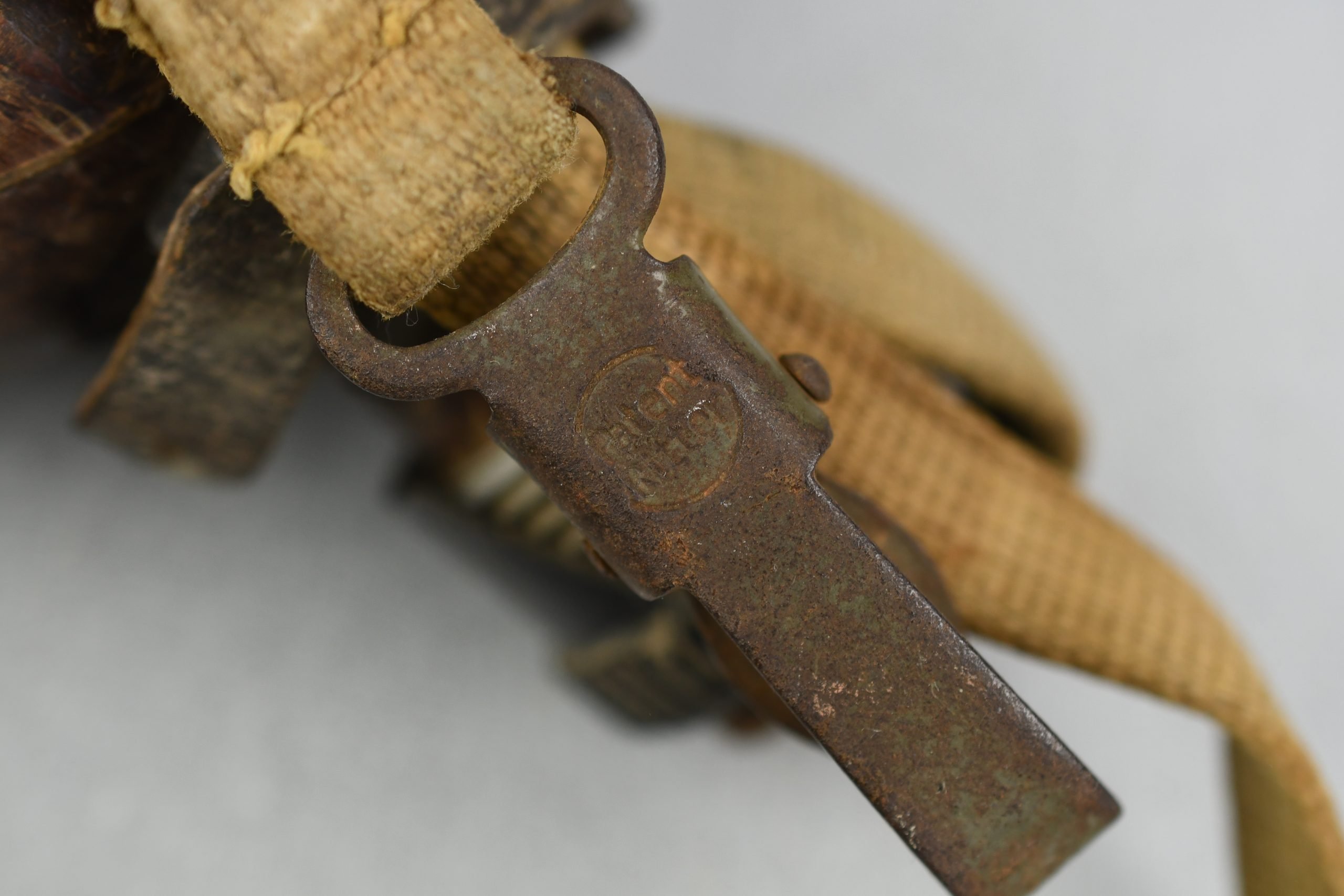 Wehrmacht tropical 'Afrikakorps' M31 'coconut' canteen by H.R.E. 1942 — image 7