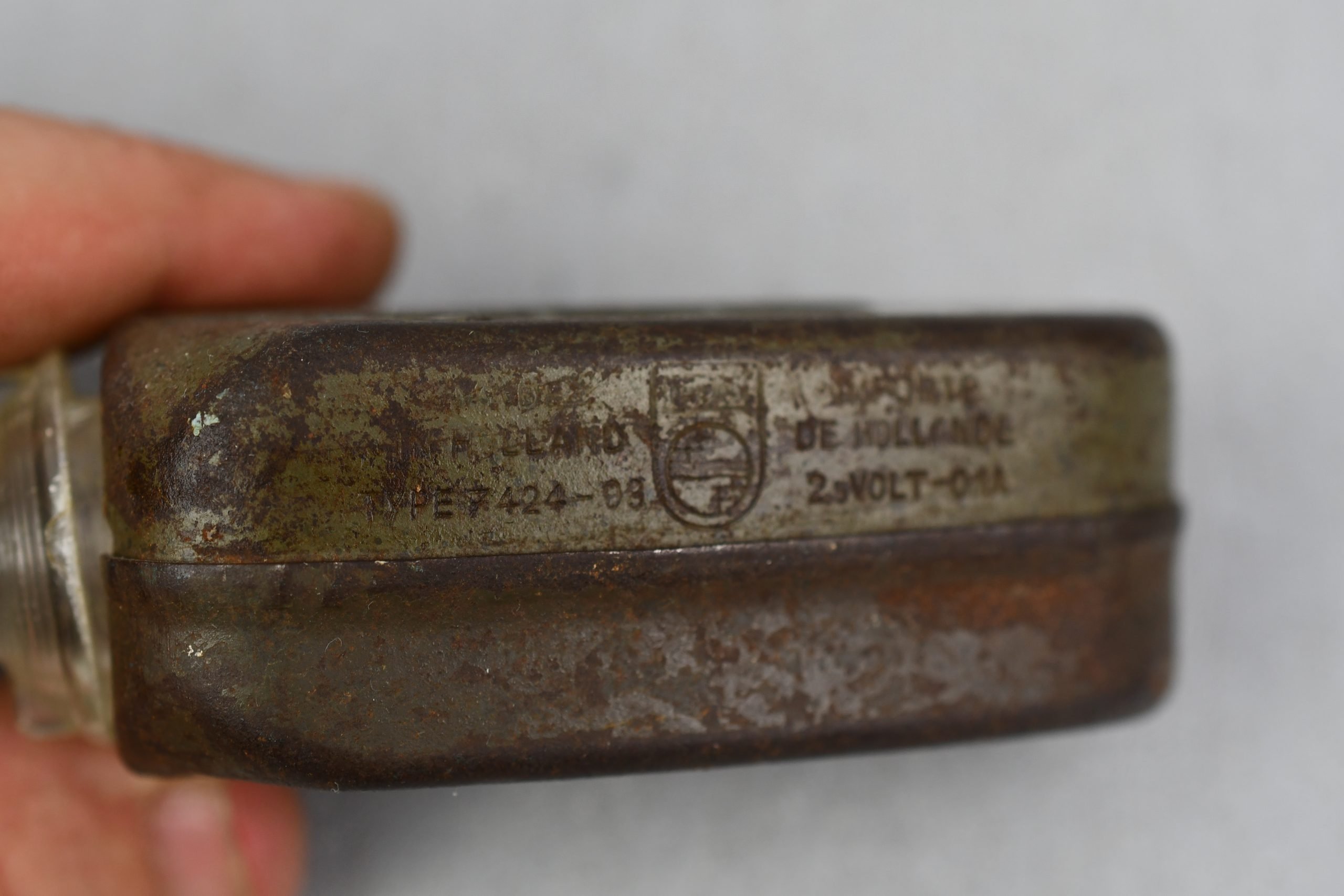 Dutch made so-called Philips 'Knijpkat' Flashlight used by Wehrmacht — image 8