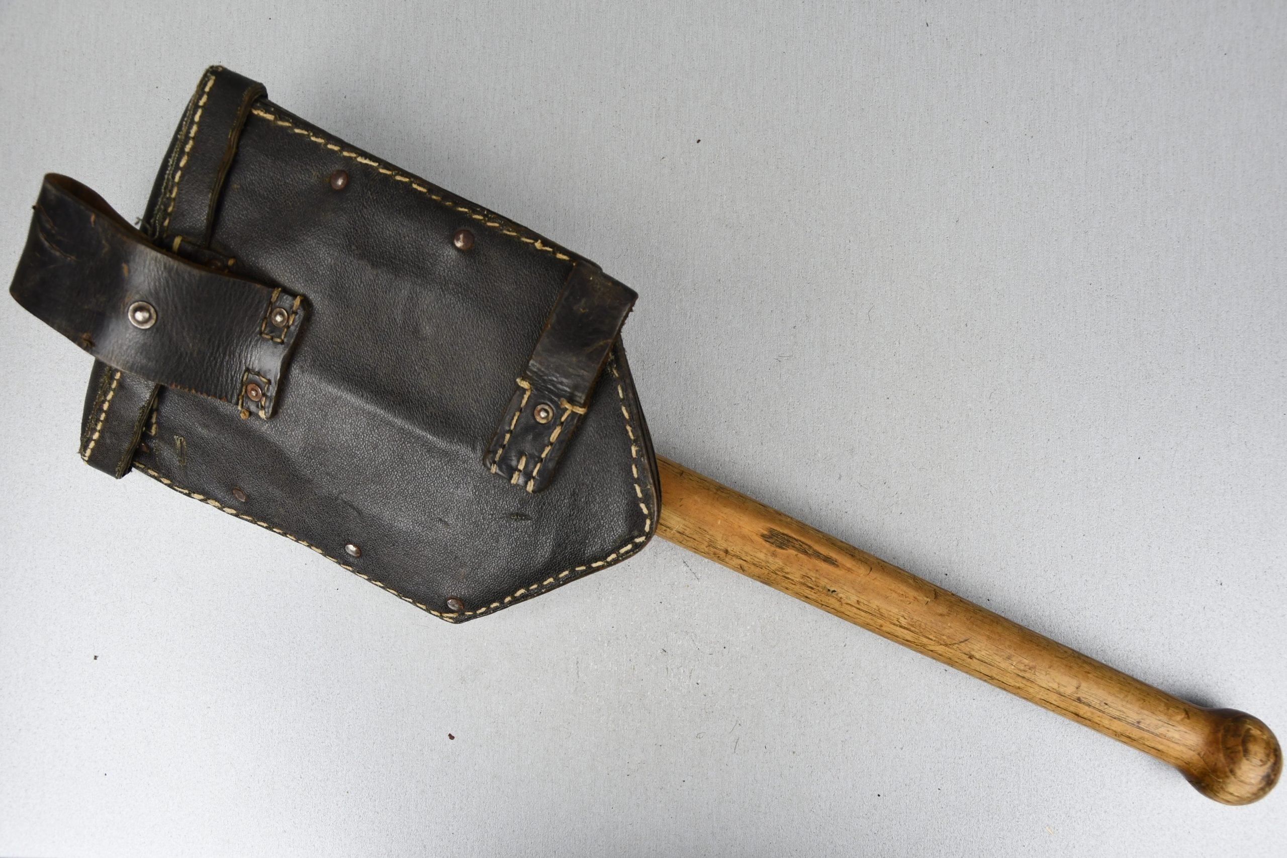 German folding shovel 'Klappspaten' by REX 1940 with leather carrier — image 2