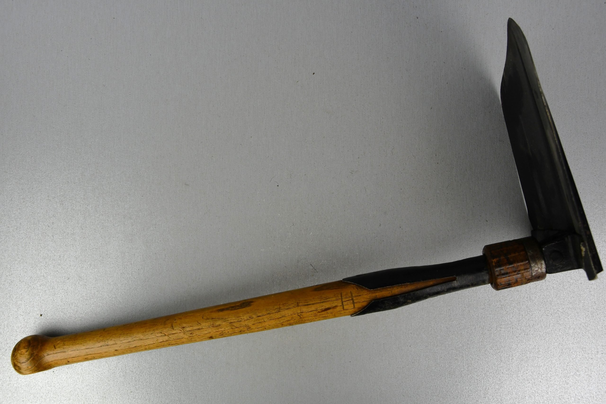 German folding shovel 'Klappspaten' by REX 1940 with leather carrier — image 4