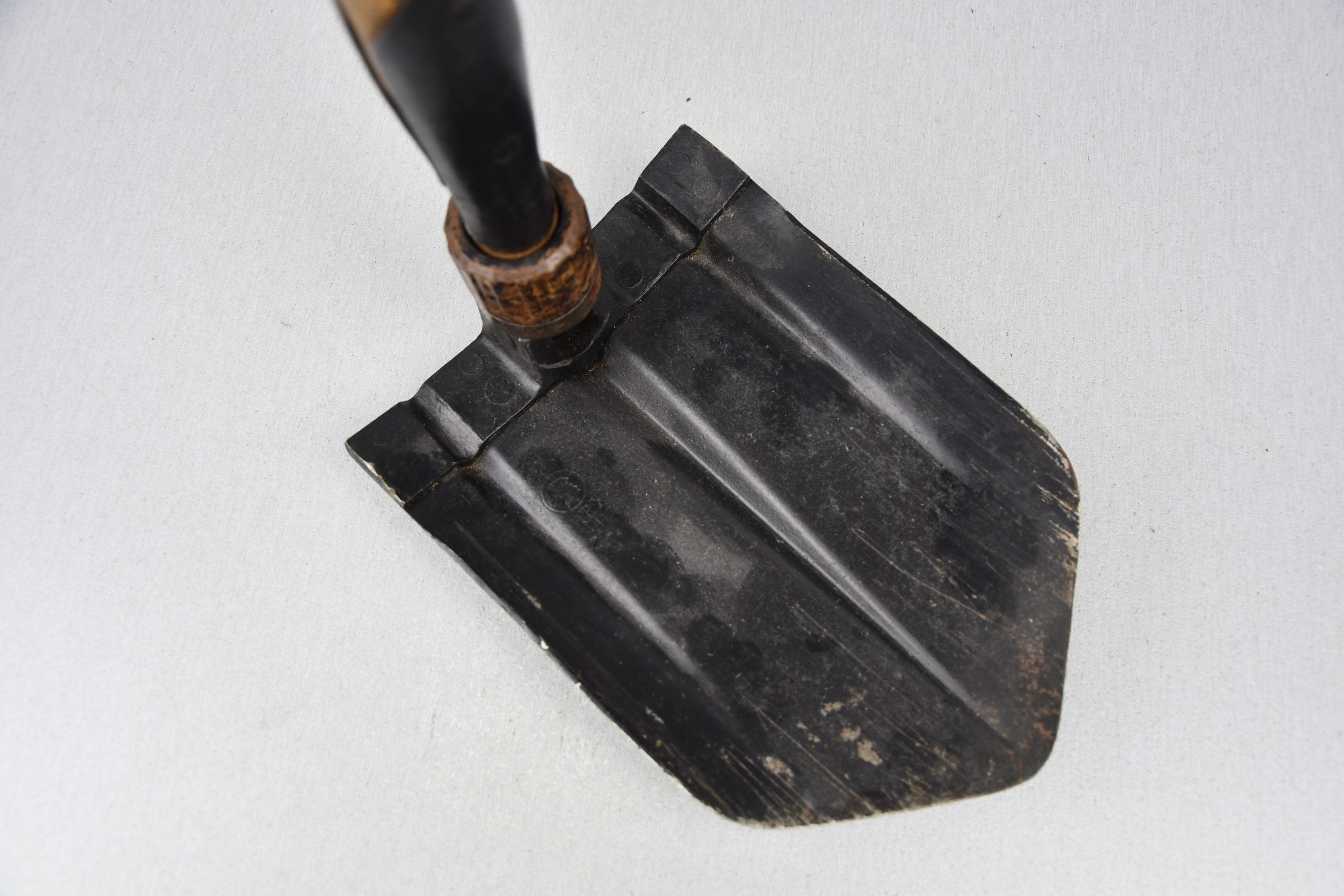 German folding shovel 'Klappspaten' by REX 1940 with leather carrier — image 5