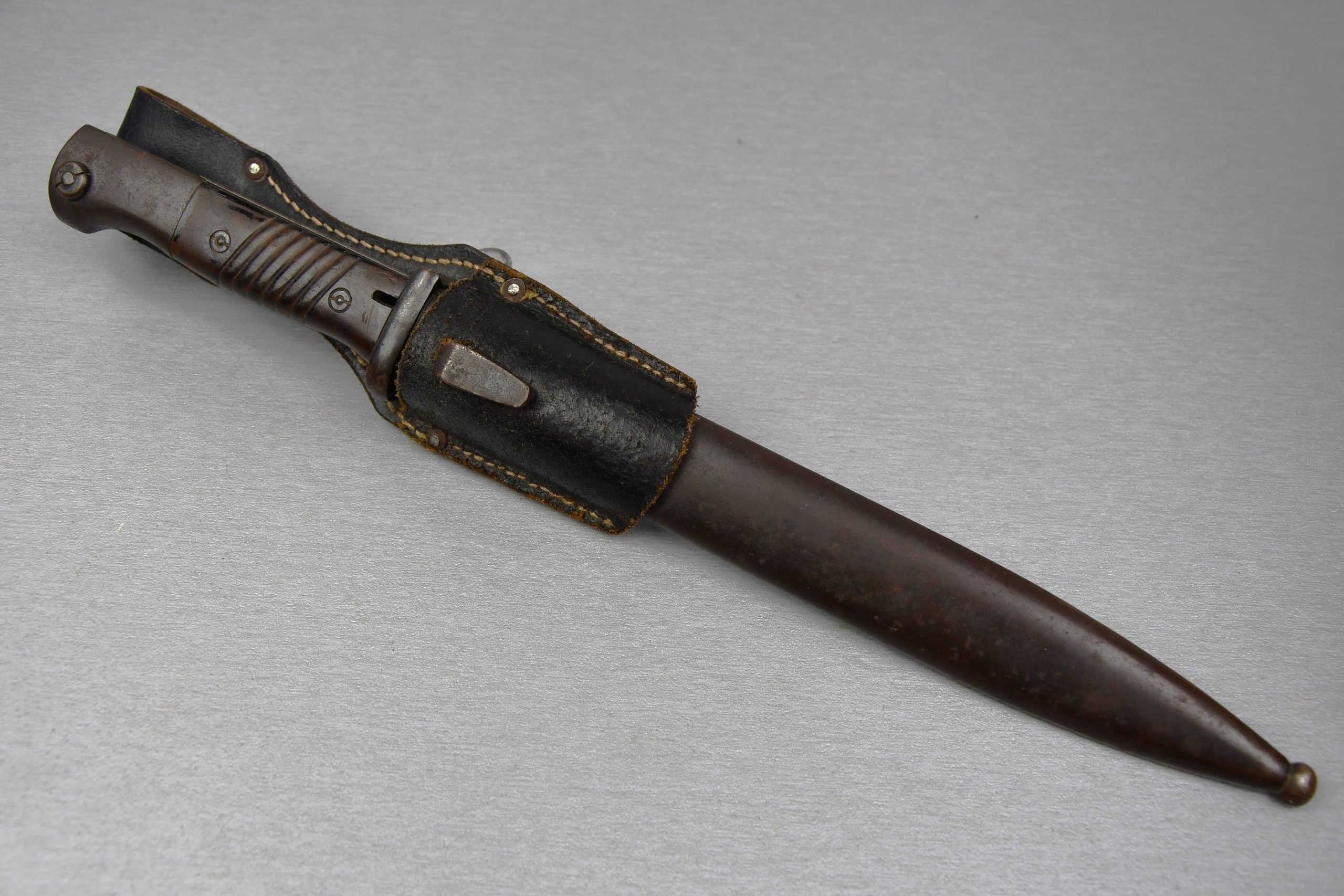 Wehrmacht K98 bayonet by W.K.C. 1939 with frog — image 2