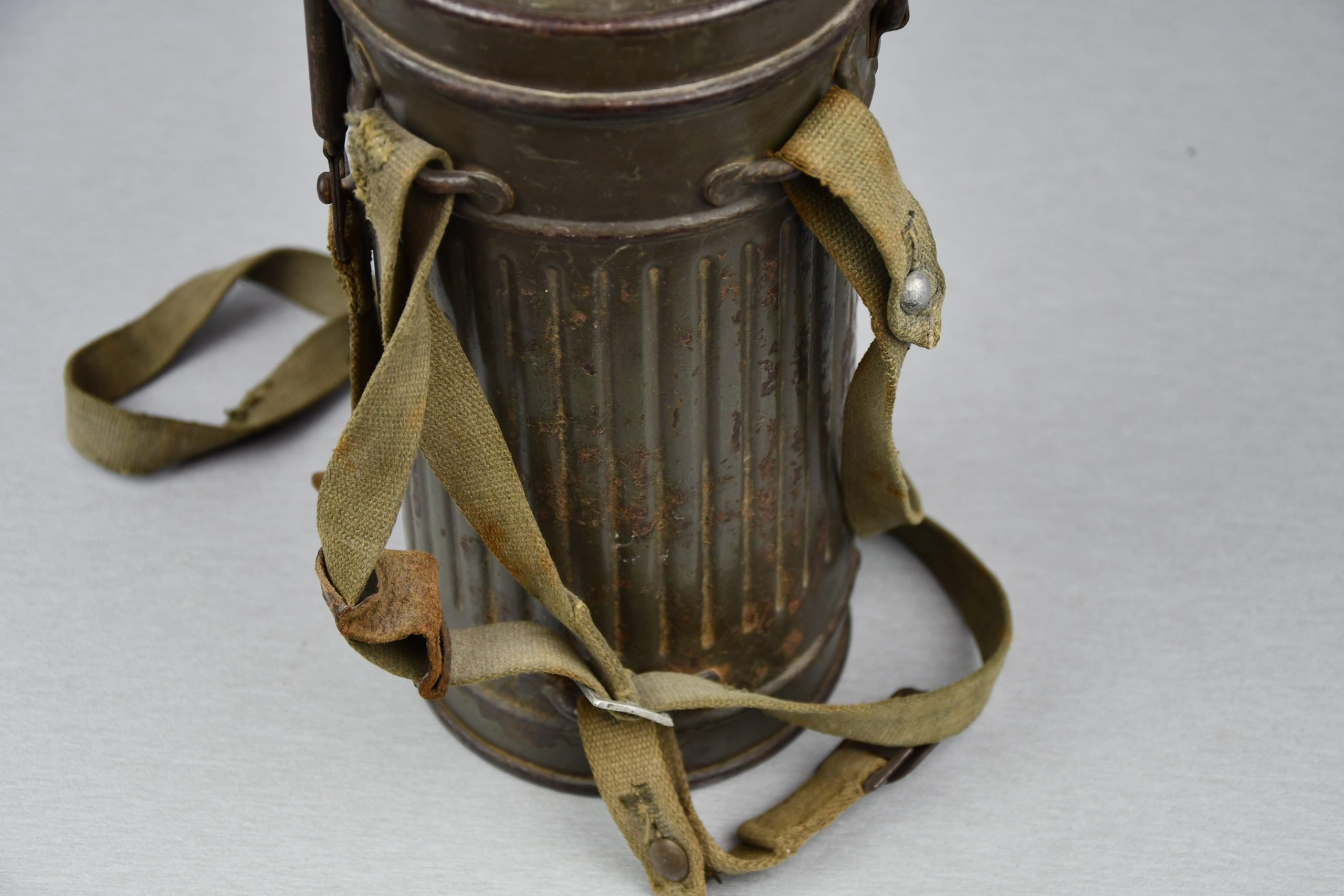 Early Wehrmacht M31 short gas mask named 1937 — image 11
