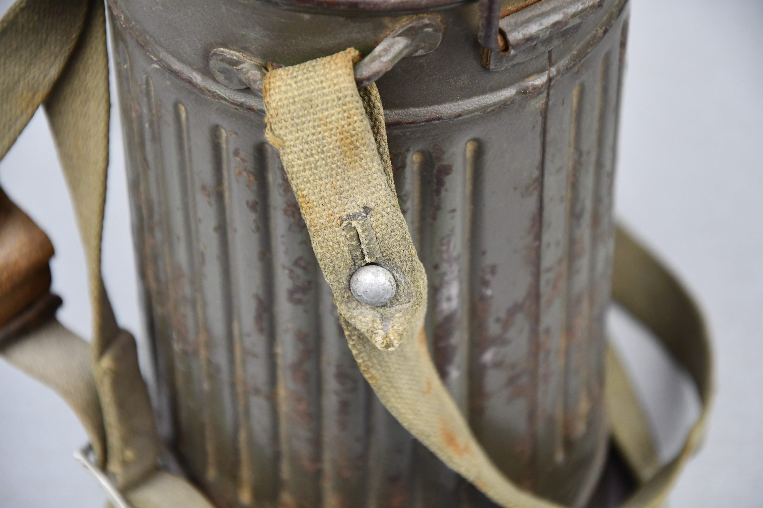 Early Wehrmacht M31 short gas mask named 1937 — image 13