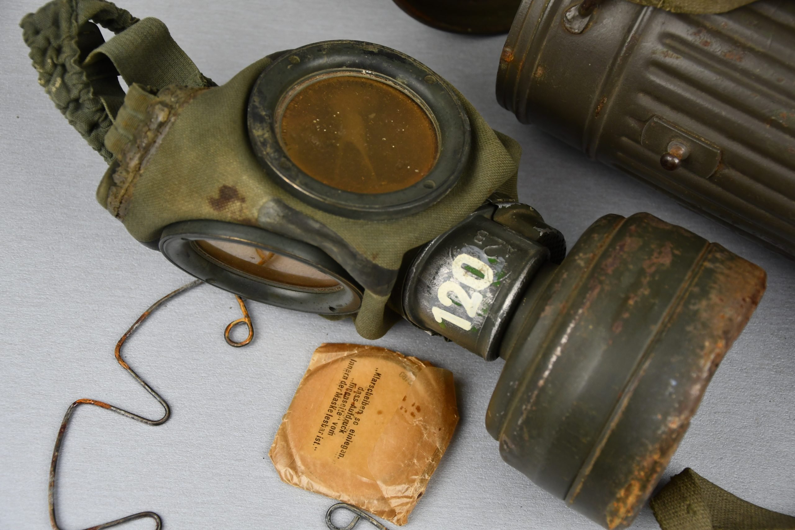 Early Wehrmacht M31 short gas mask named 1937 — image 2