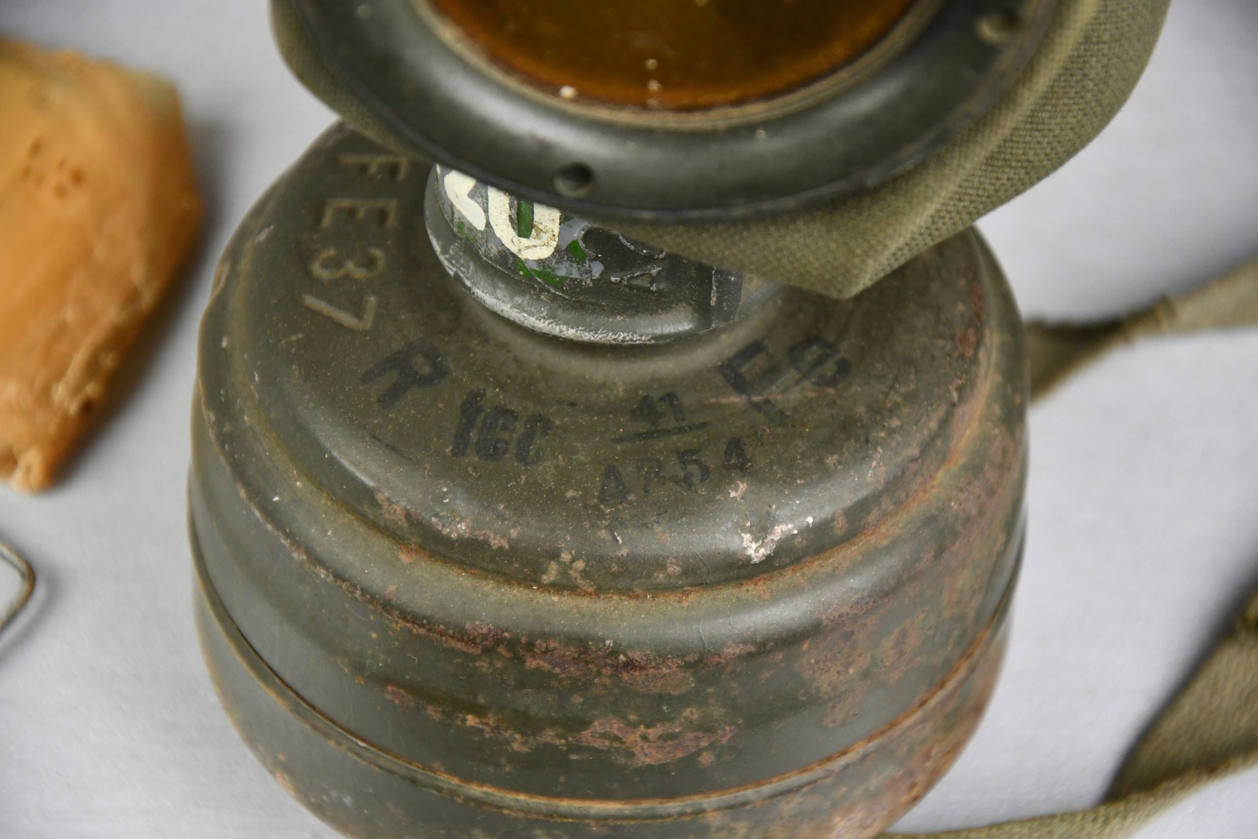 Early Wehrmacht M31 short gas mask named 1937 — image 3