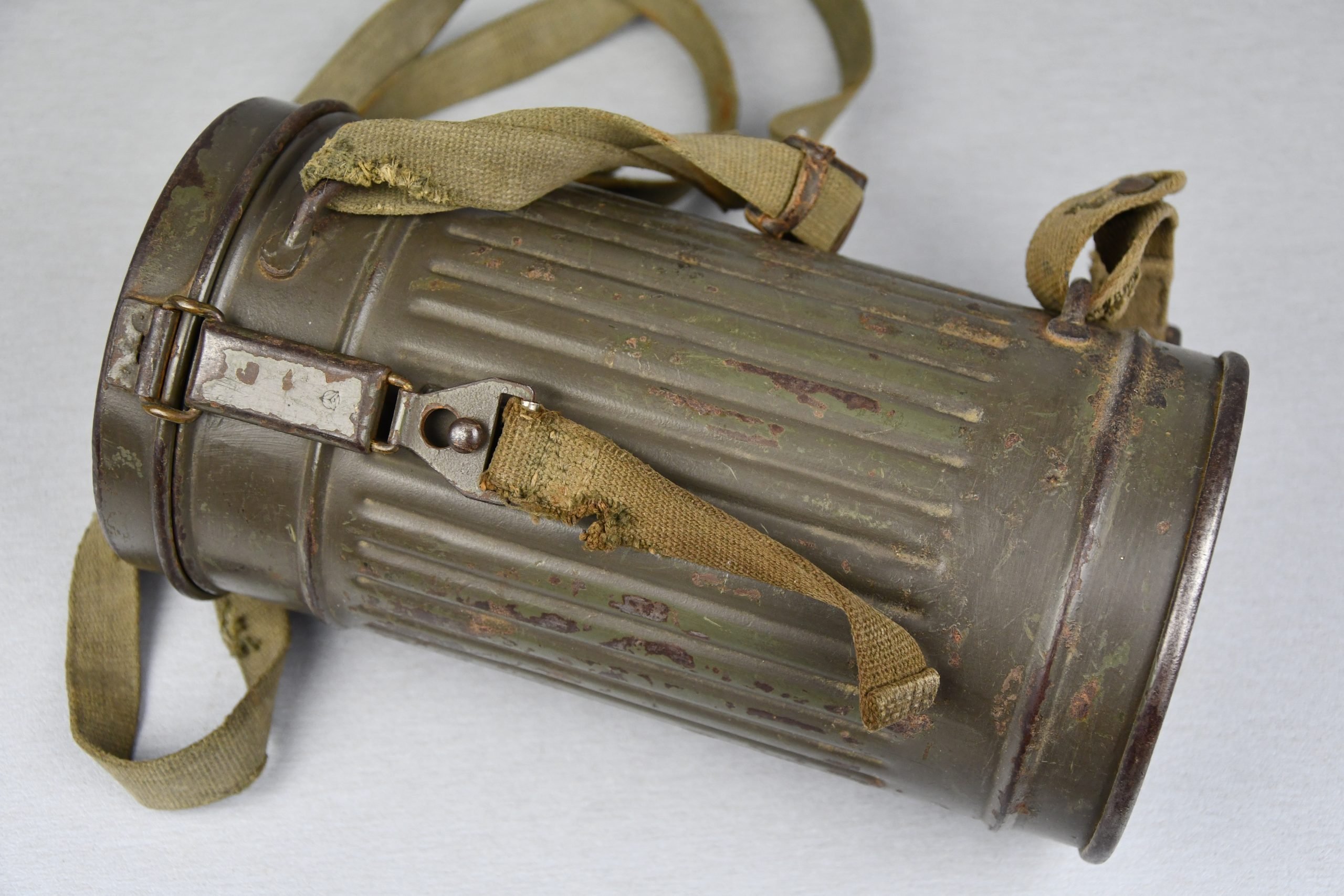 Early Wehrmacht M31 short gas mask named 1937 — image 5