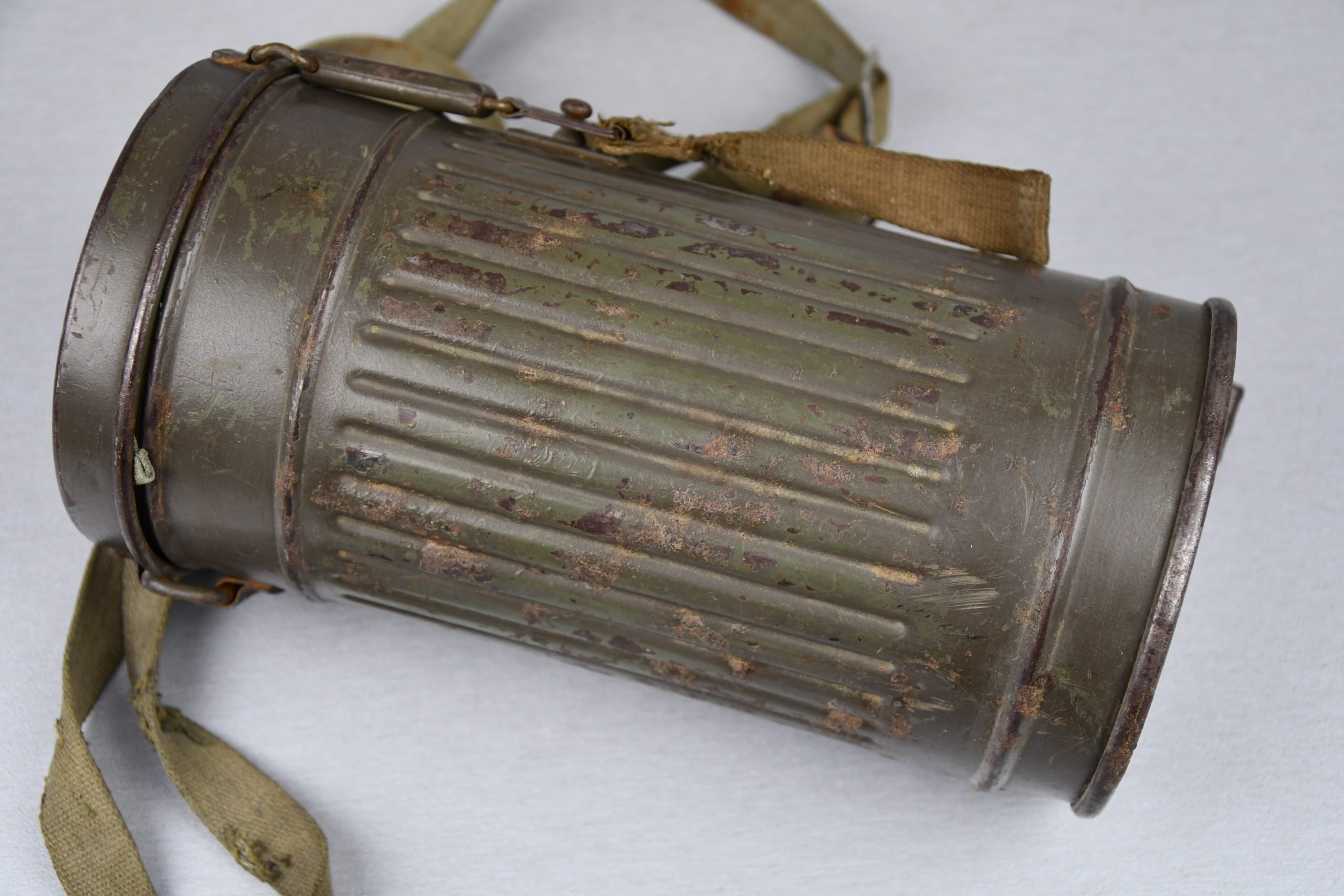 Early Wehrmacht M31 short gas mask named 1937 — image 6