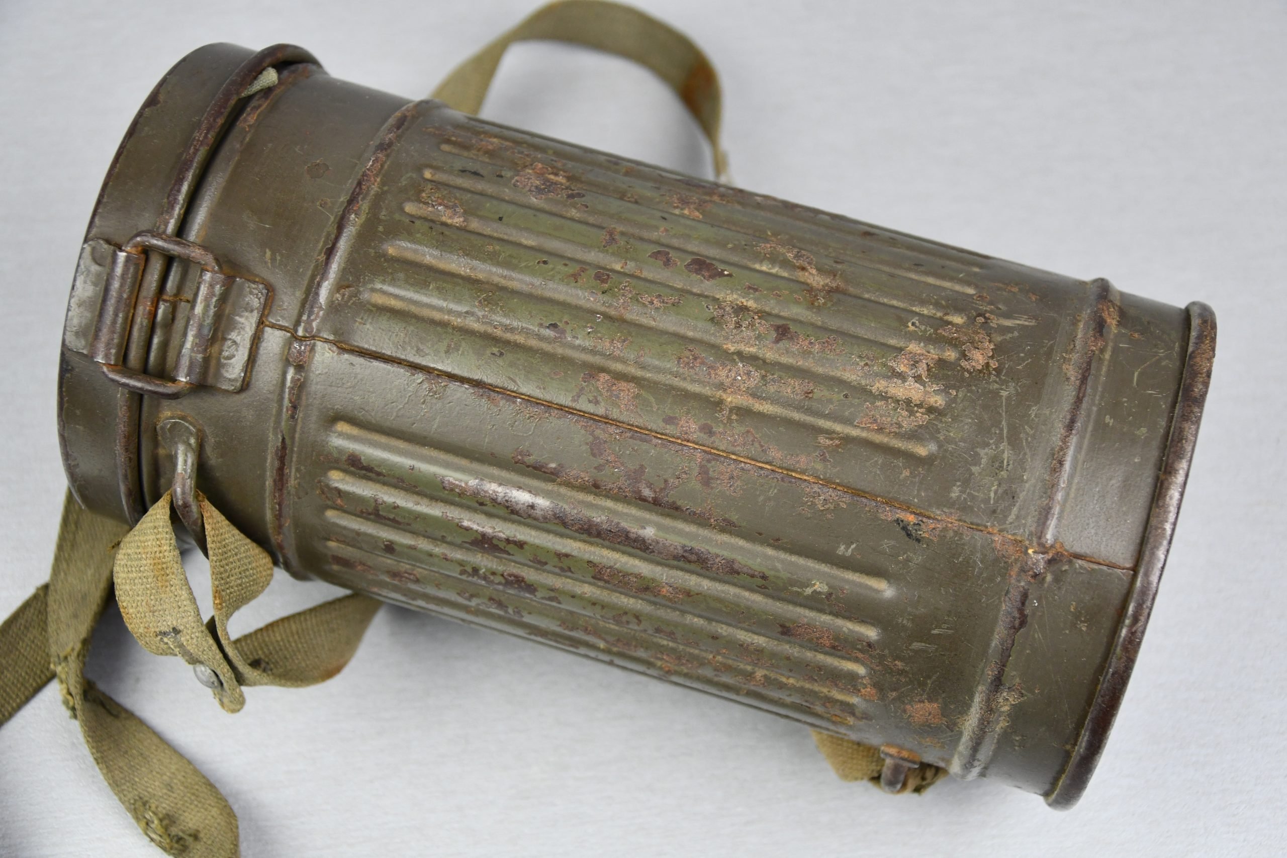 Early Wehrmacht M31 short gas mask named 1937 — image 7