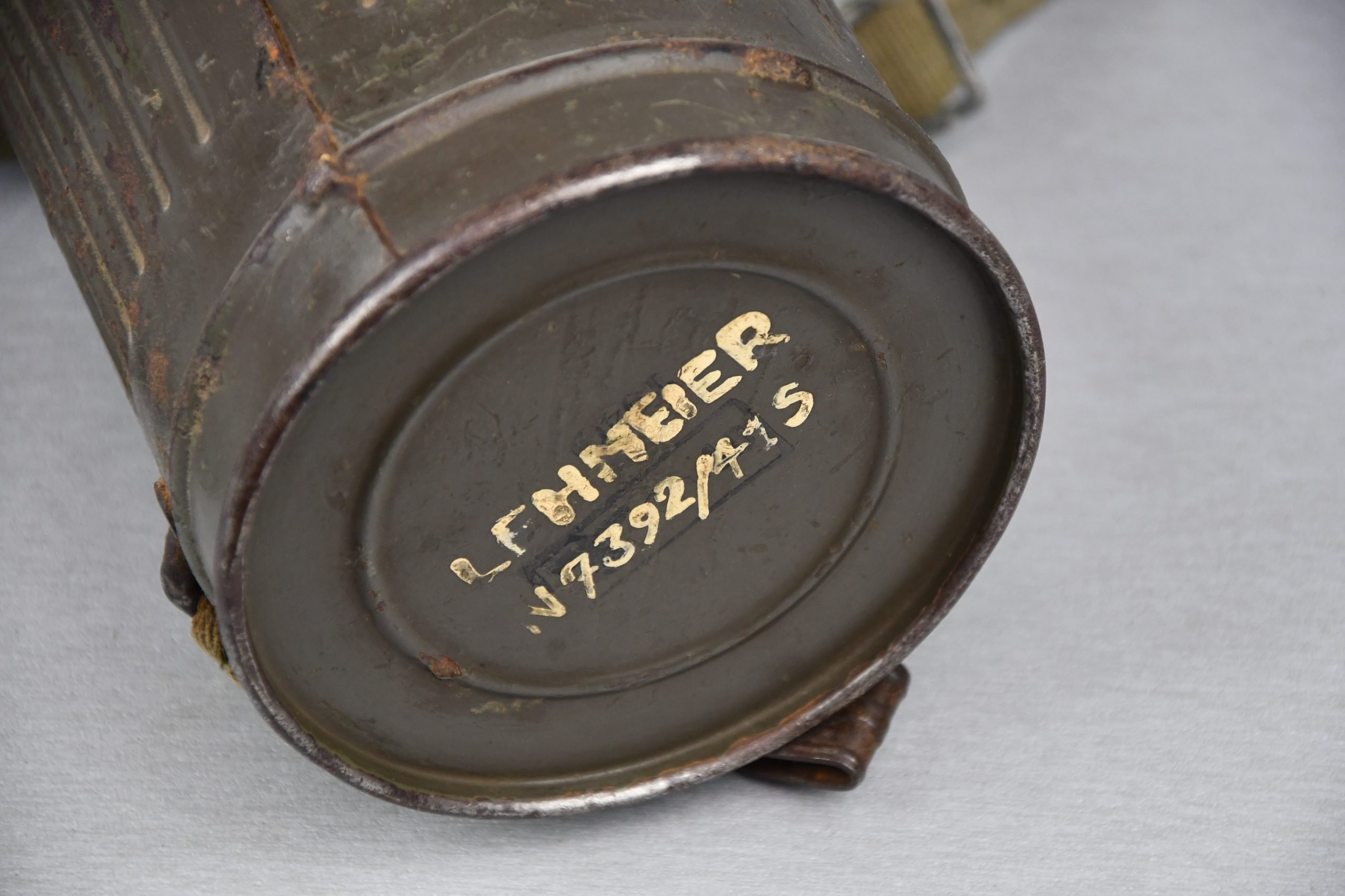 Early Wehrmacht M31 short gas mask named 1937 — image 8