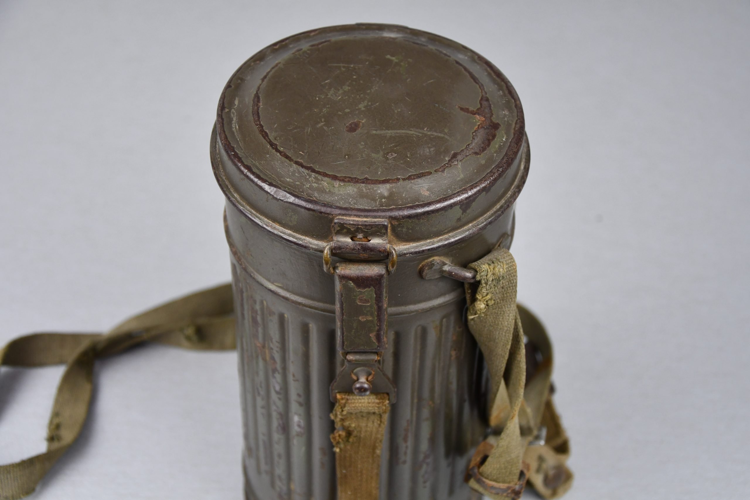 Early Wehrmacht M31 short gas mask named 1937 — image 9