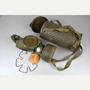 Early Wehrmacht M31 short gas mask named 1937