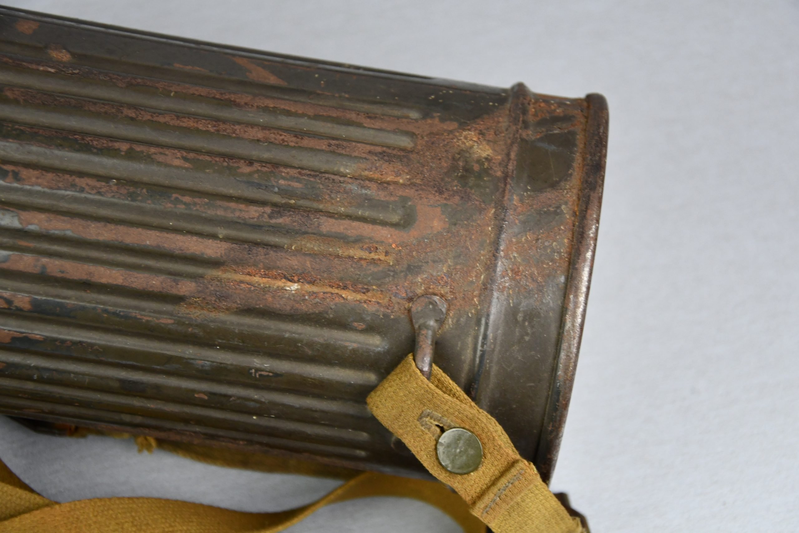 Early Wehrmacht M31 short gas mask named 1937 — image 11