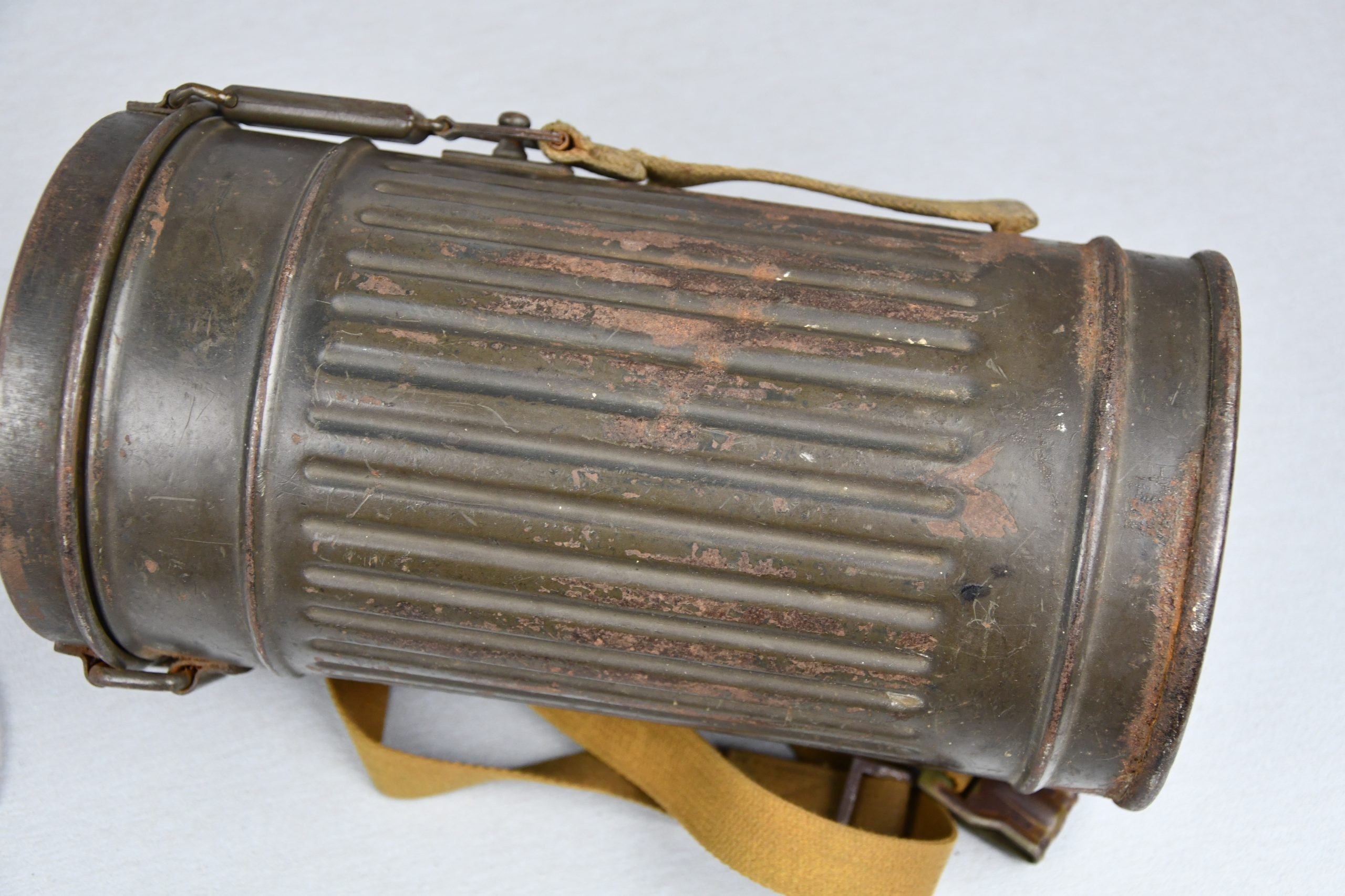 Early Wehrmacht M31 short gas mask named 1937 — image 13