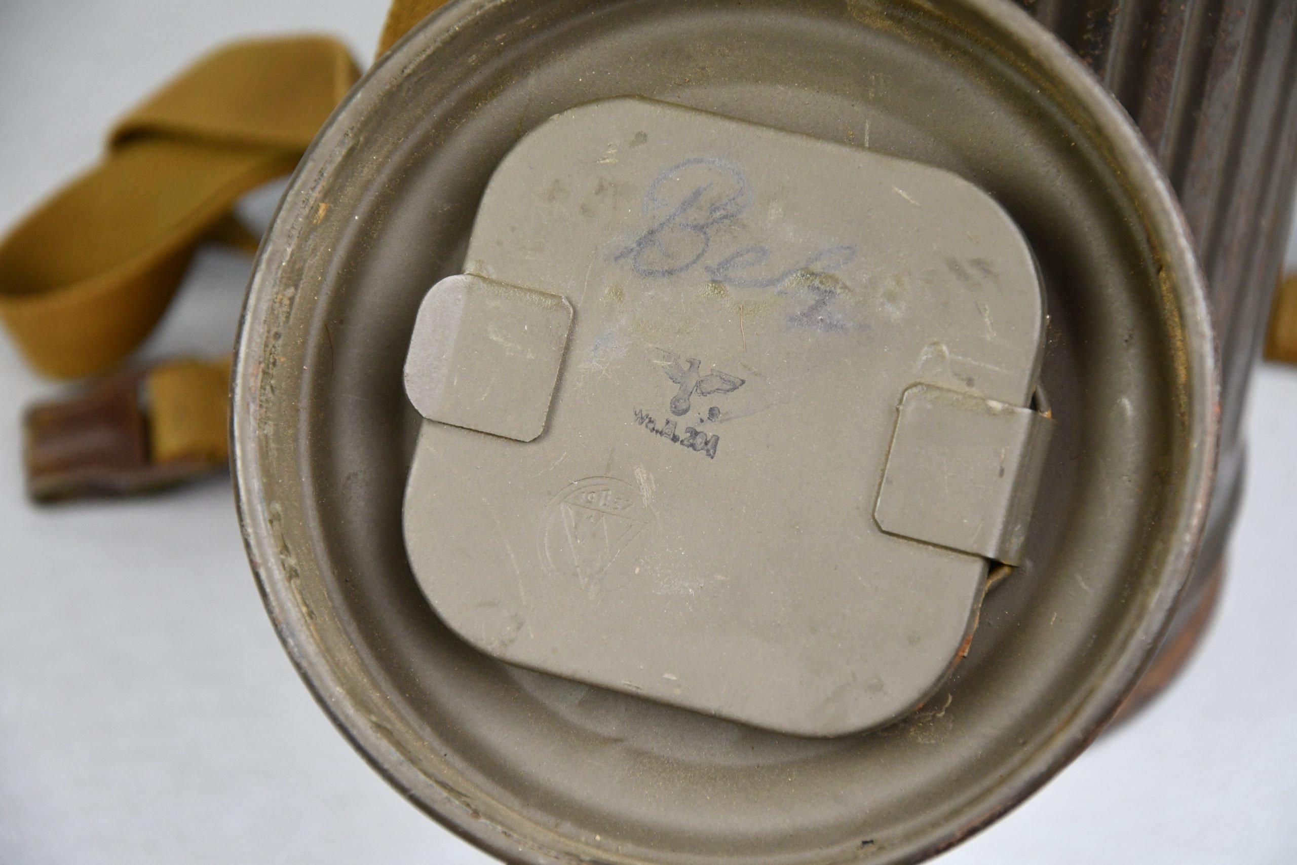 Early Wehrmacht M31 short gas mask named 1937 — image 16