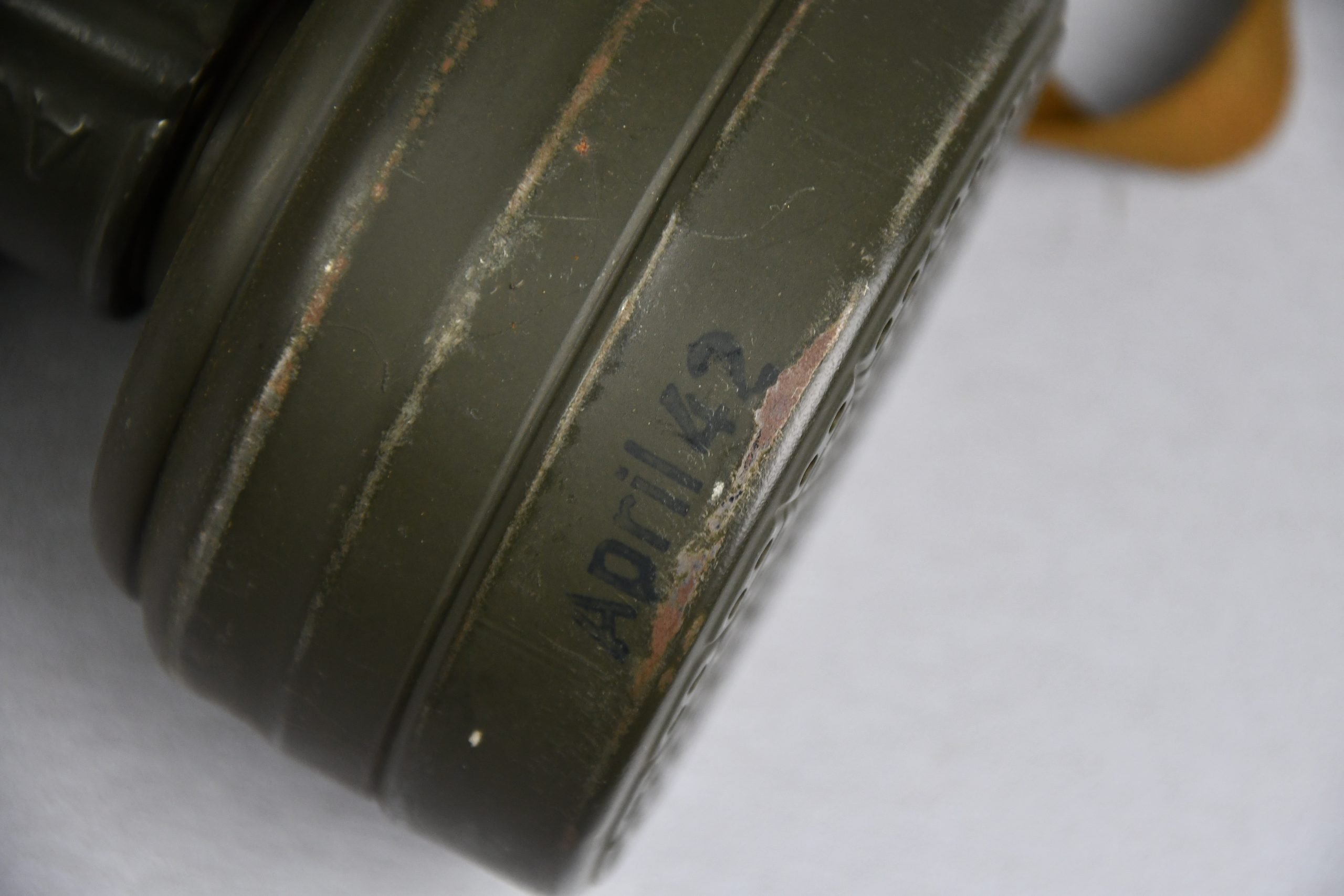 Early Wehrmacht M31 short gas mask named 1937 — image 3