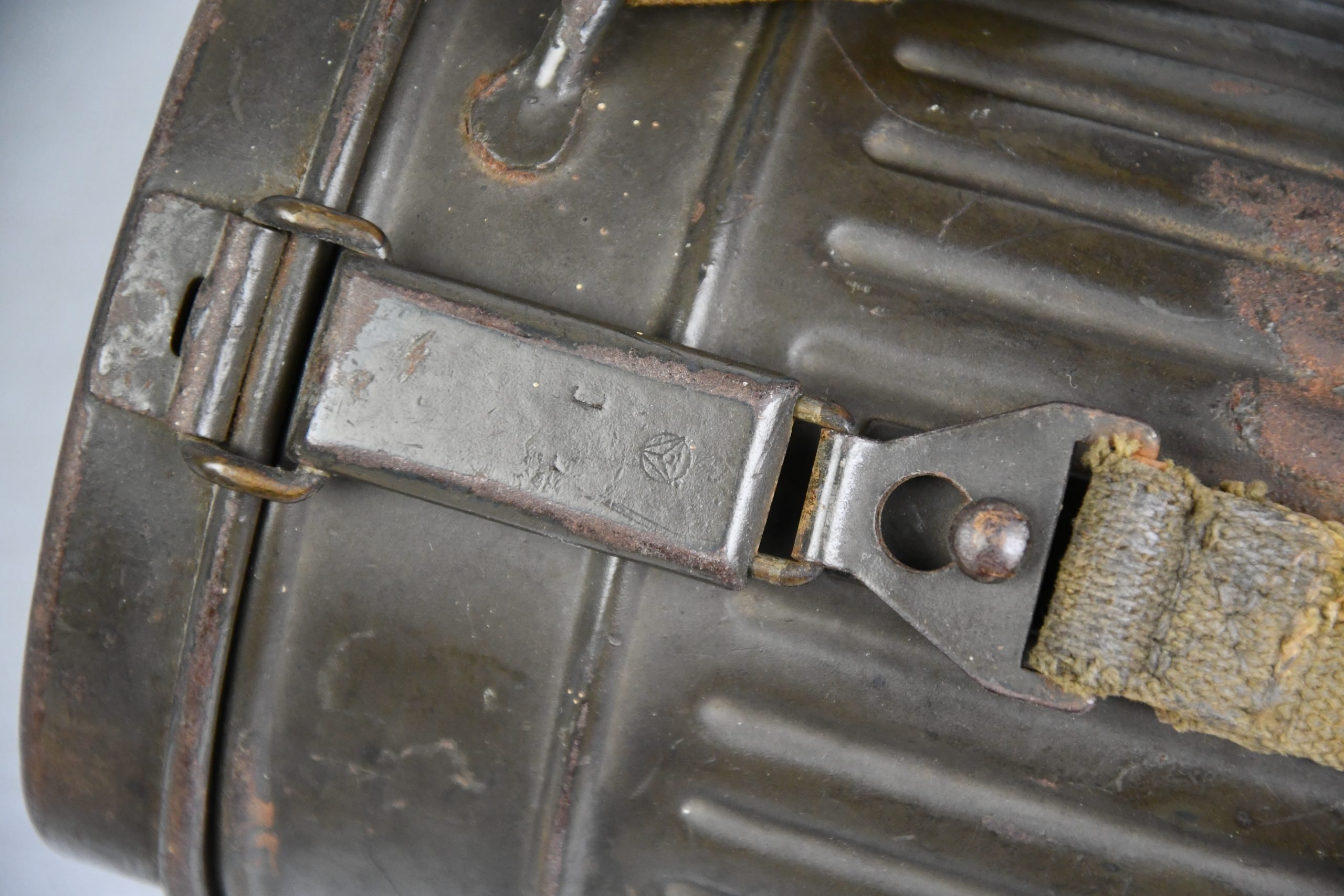 Early Wehrmacht M31 short gas mask named 1937 — image 7