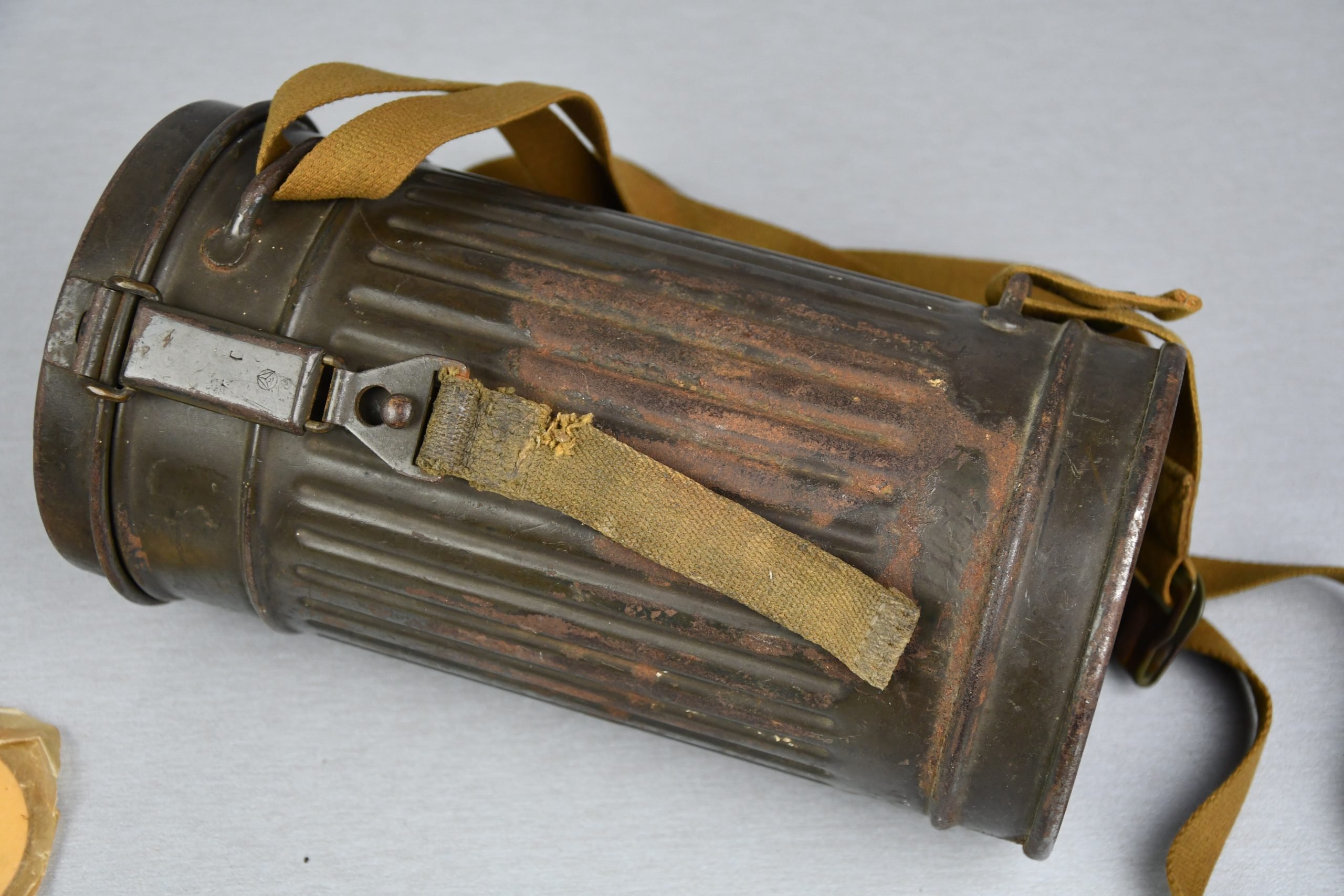 Early Wehrmacht M31 short gas mask named 1937 — image 8