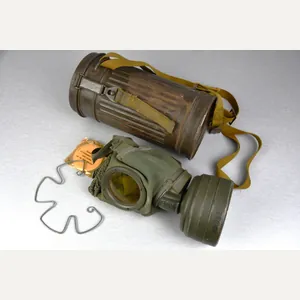 Early Wehrmacht M31 short gas mask named 1937