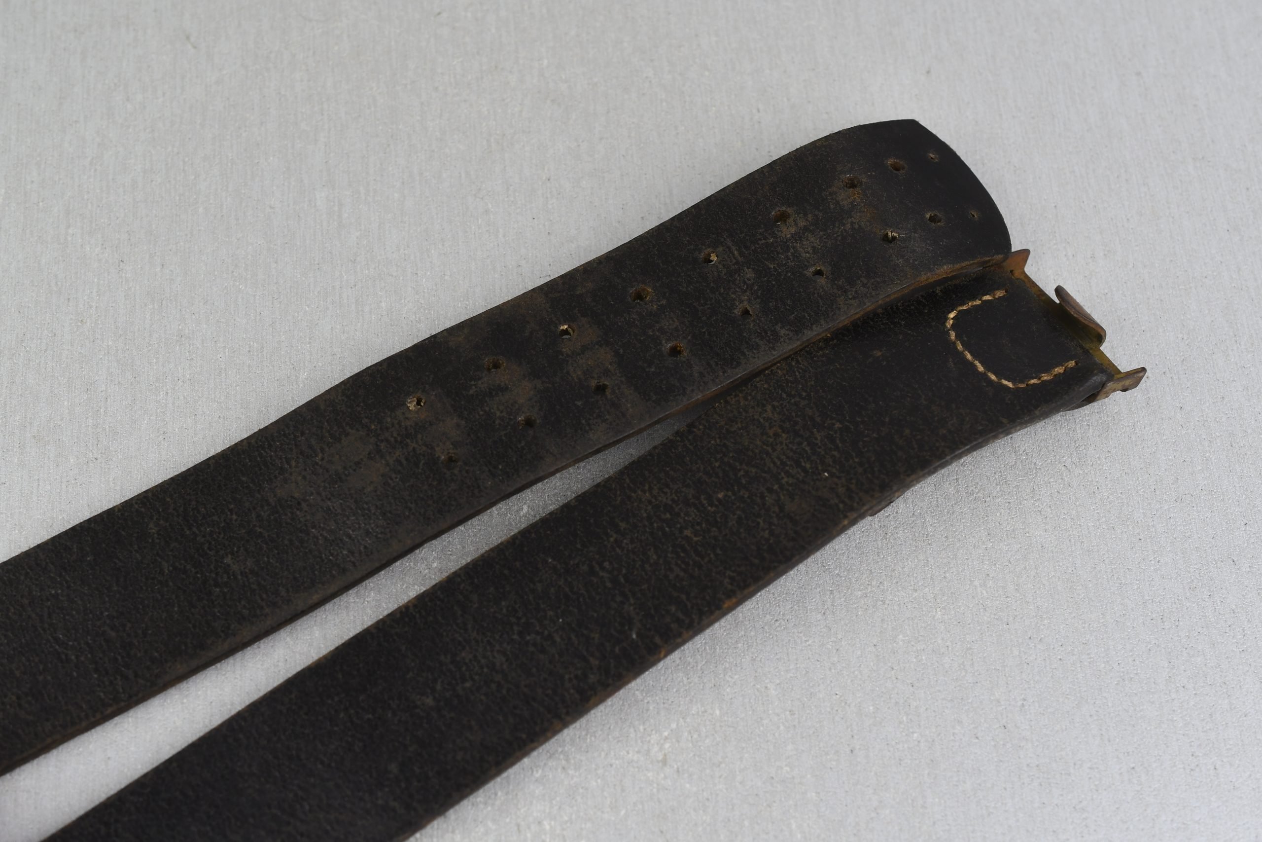 Late war Wehrmacht/Waffen-SS leather equipment belt with RBNr. 1945 — image 4