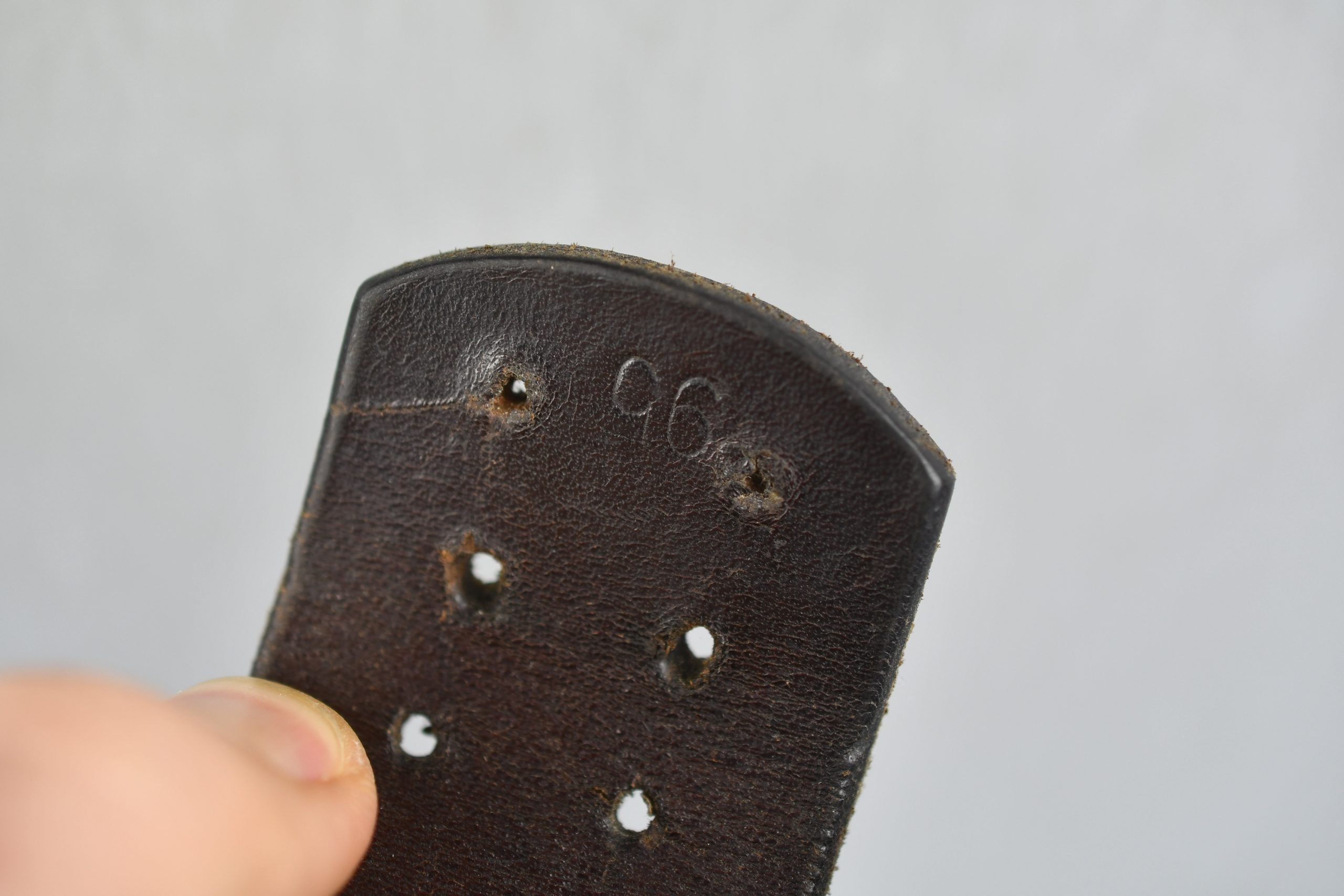 Late war Wehrmacht/Waffen-SS leather equipment belt with RBNr. 1945 — image 6