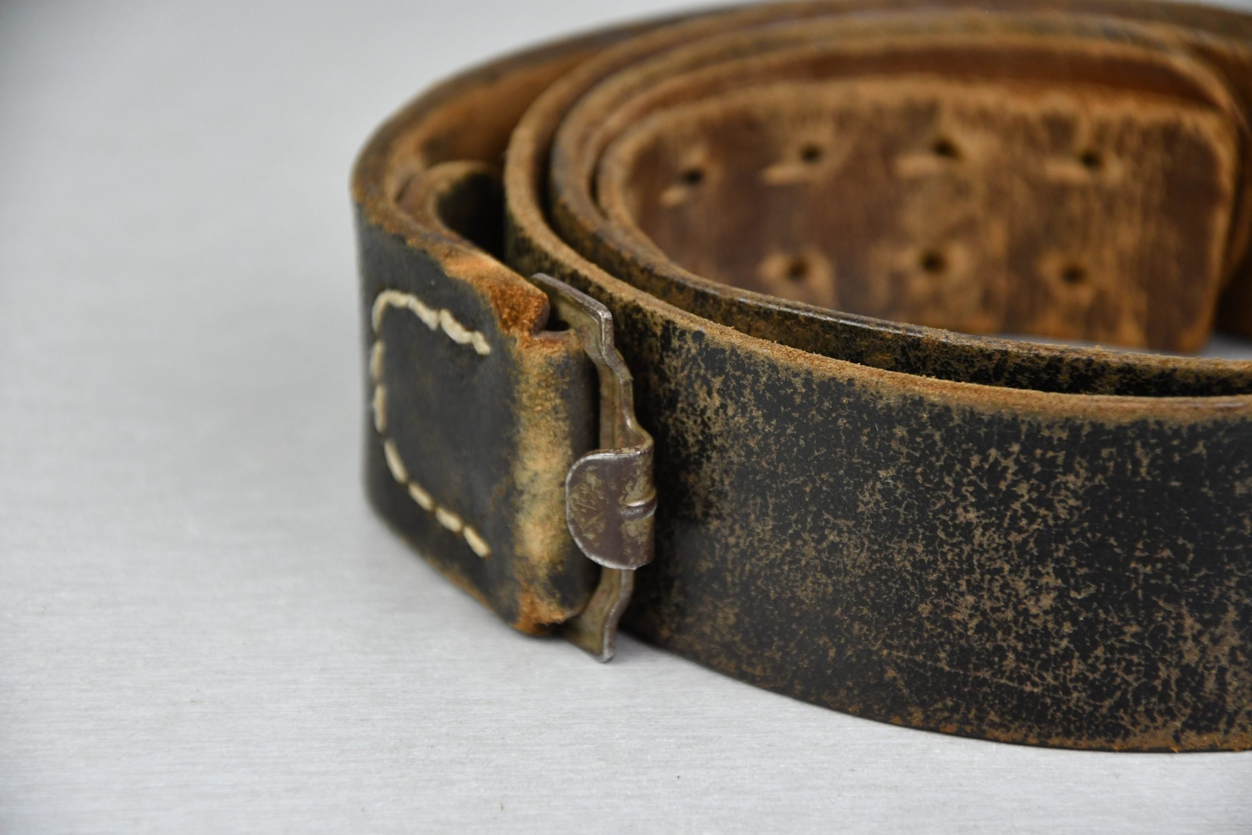 Wehrmacht leather equipment belt 1942 — image 2