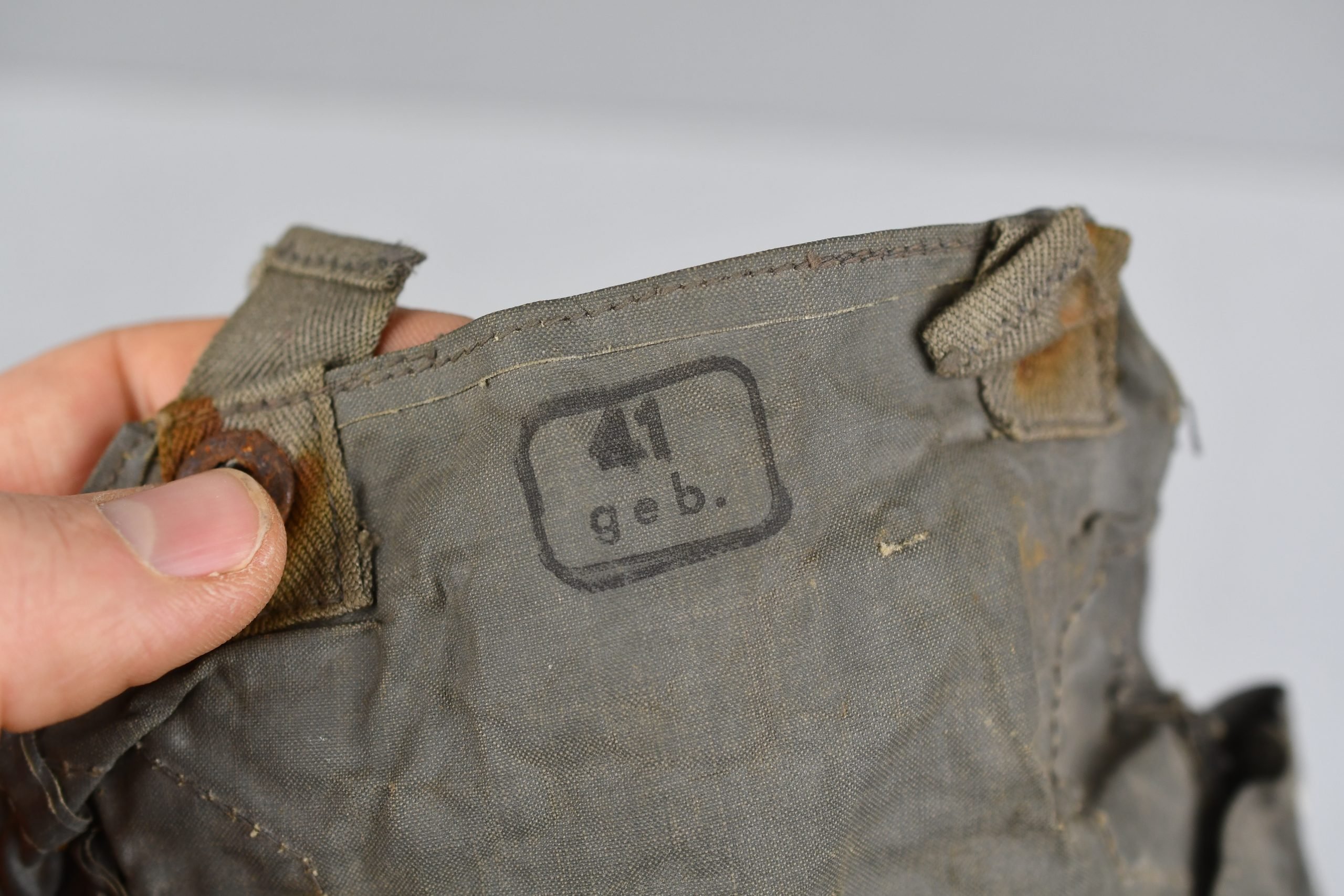 Wehrmacht rubberized gas cape pouch by 'geb' 1941 — image 4