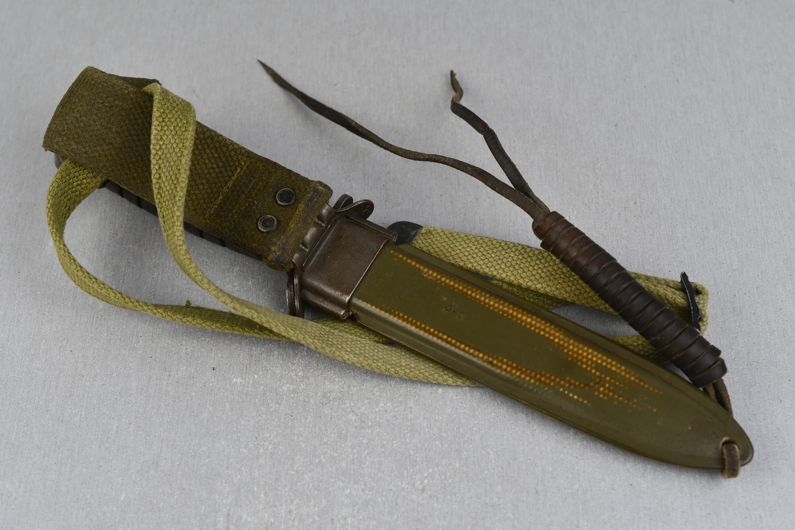 US WW2 M3 Trench Knife by UTICA & M8 Scabbard — image 6