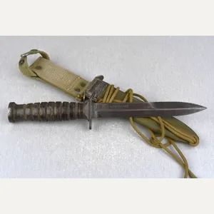 US WW2 M3 Trench Knife by Camillus & M8 Scabbard
