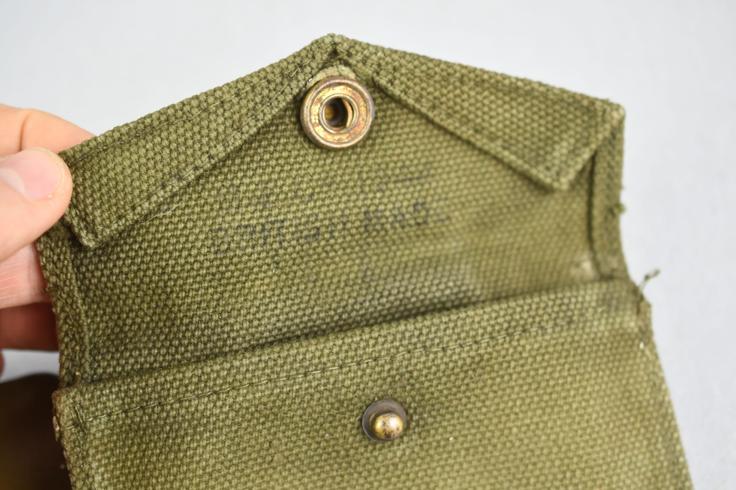 US WW2 M1942 British Made First Aid Pouch — image 3