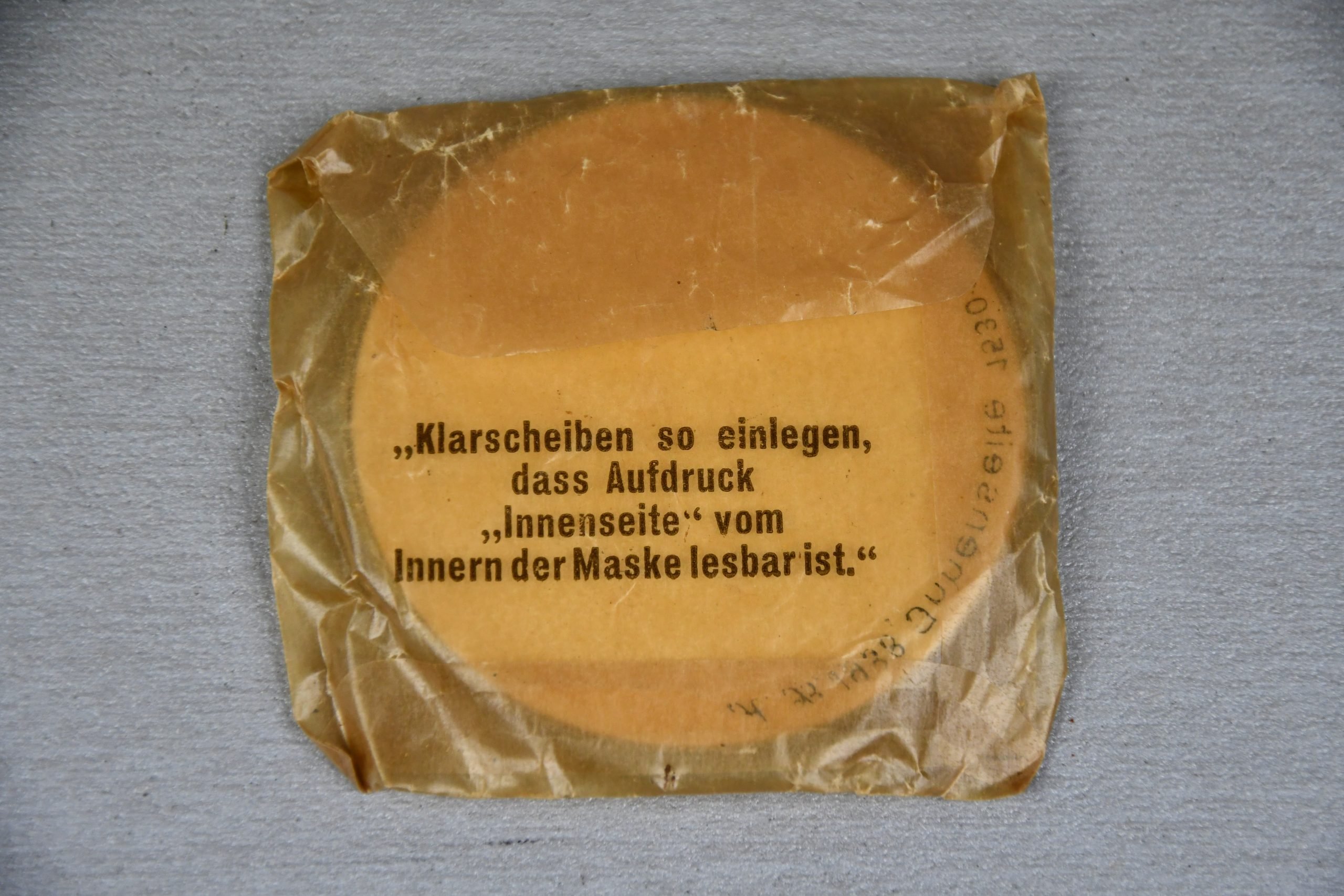 Wehrmacht gas mask spare glasses 'Klarscheiben' 1938 — image 2