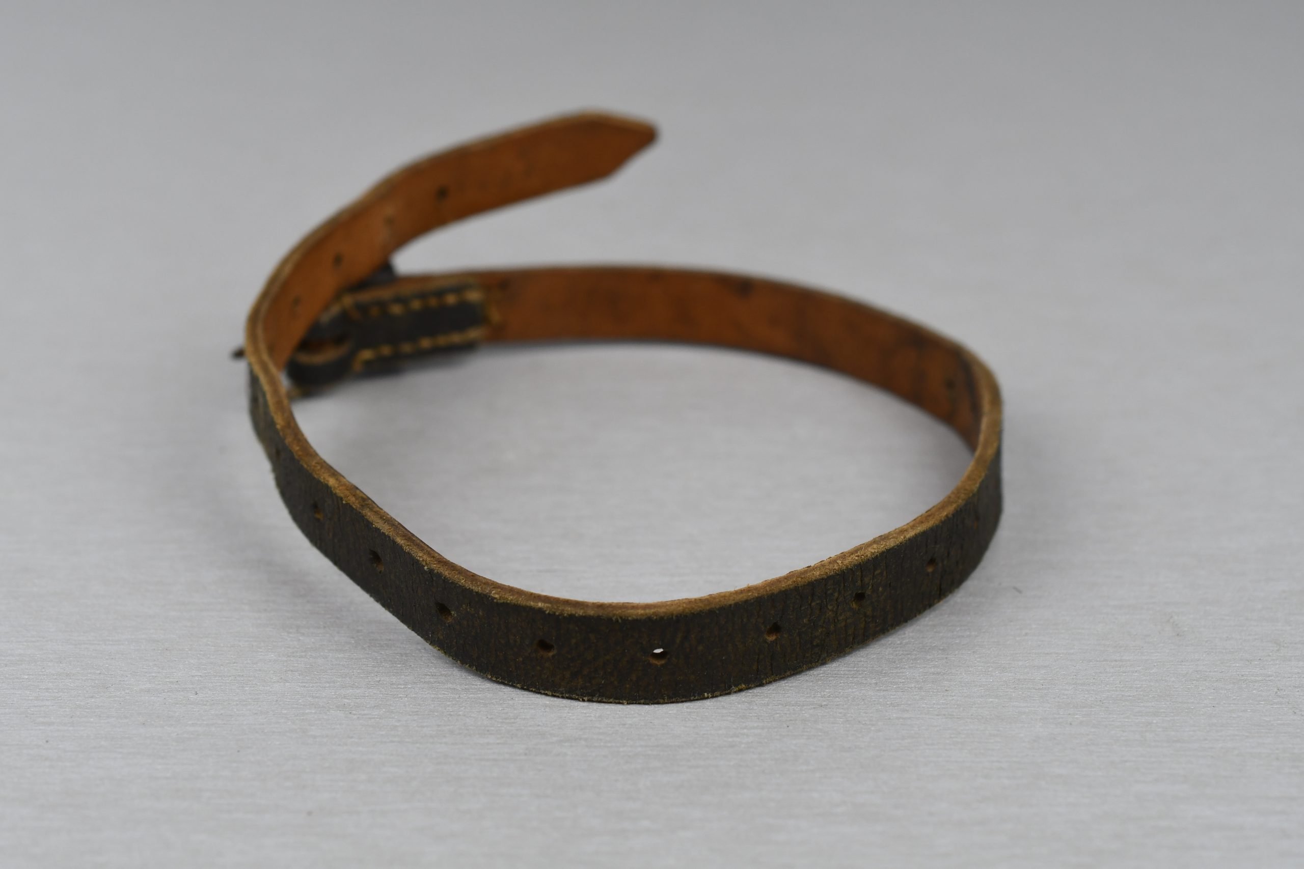 Late-war Wehrmacht equipment strap 'Mantelriem' with RBNR. — image 2