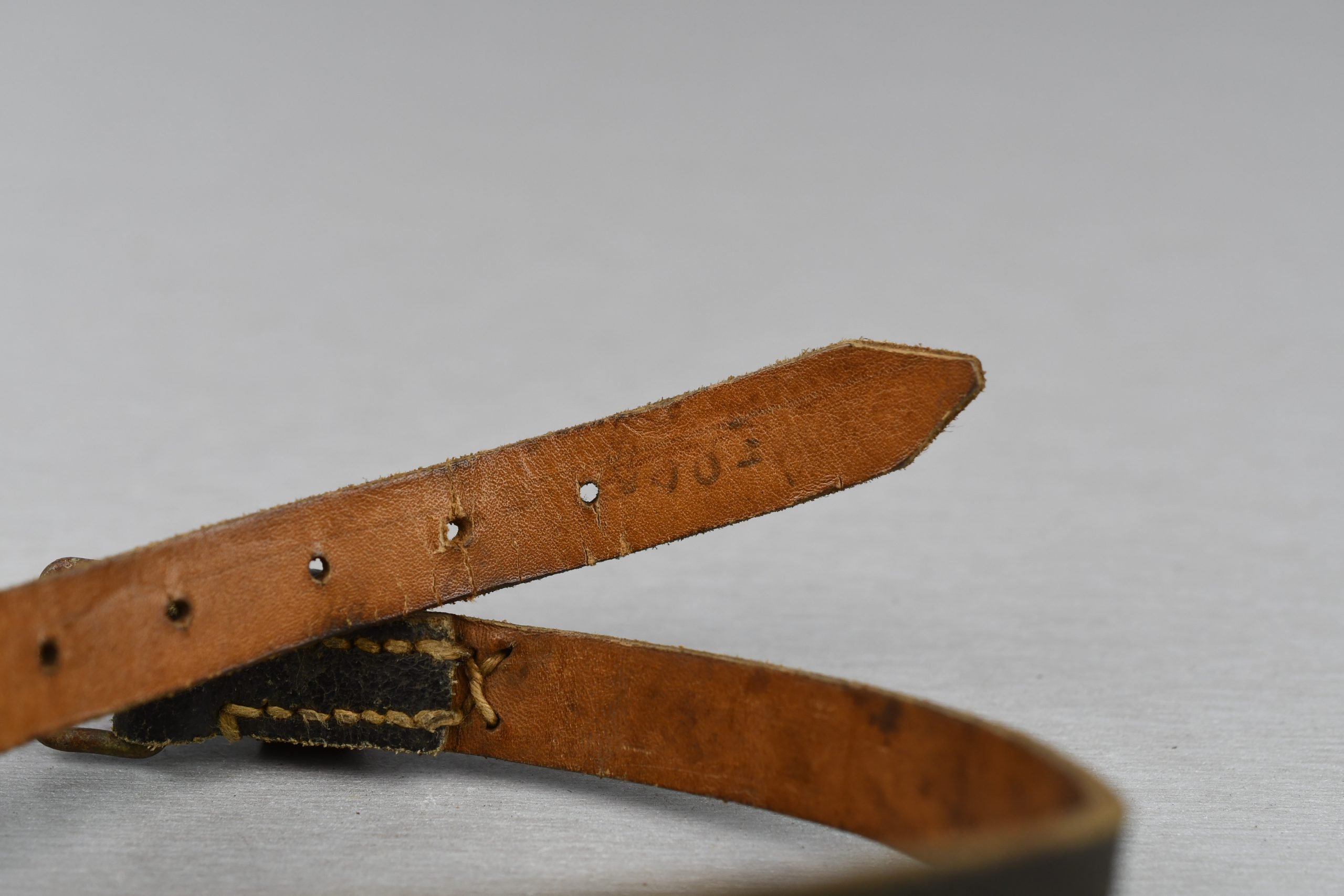 Late-war Wehrmacht equipment strap 'Mantelriem' with RBNR. — image 3