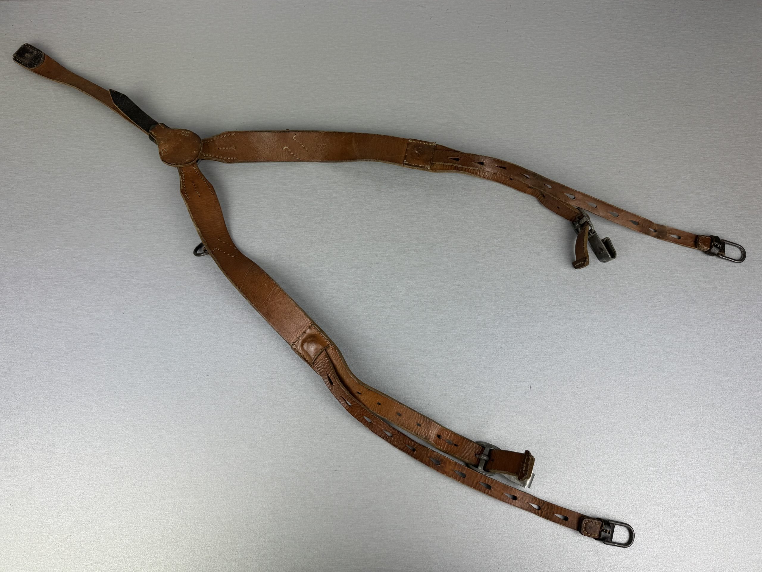 Wehrmacht leather Y-straps 'Koppeltragegestell' 1943 — image 2