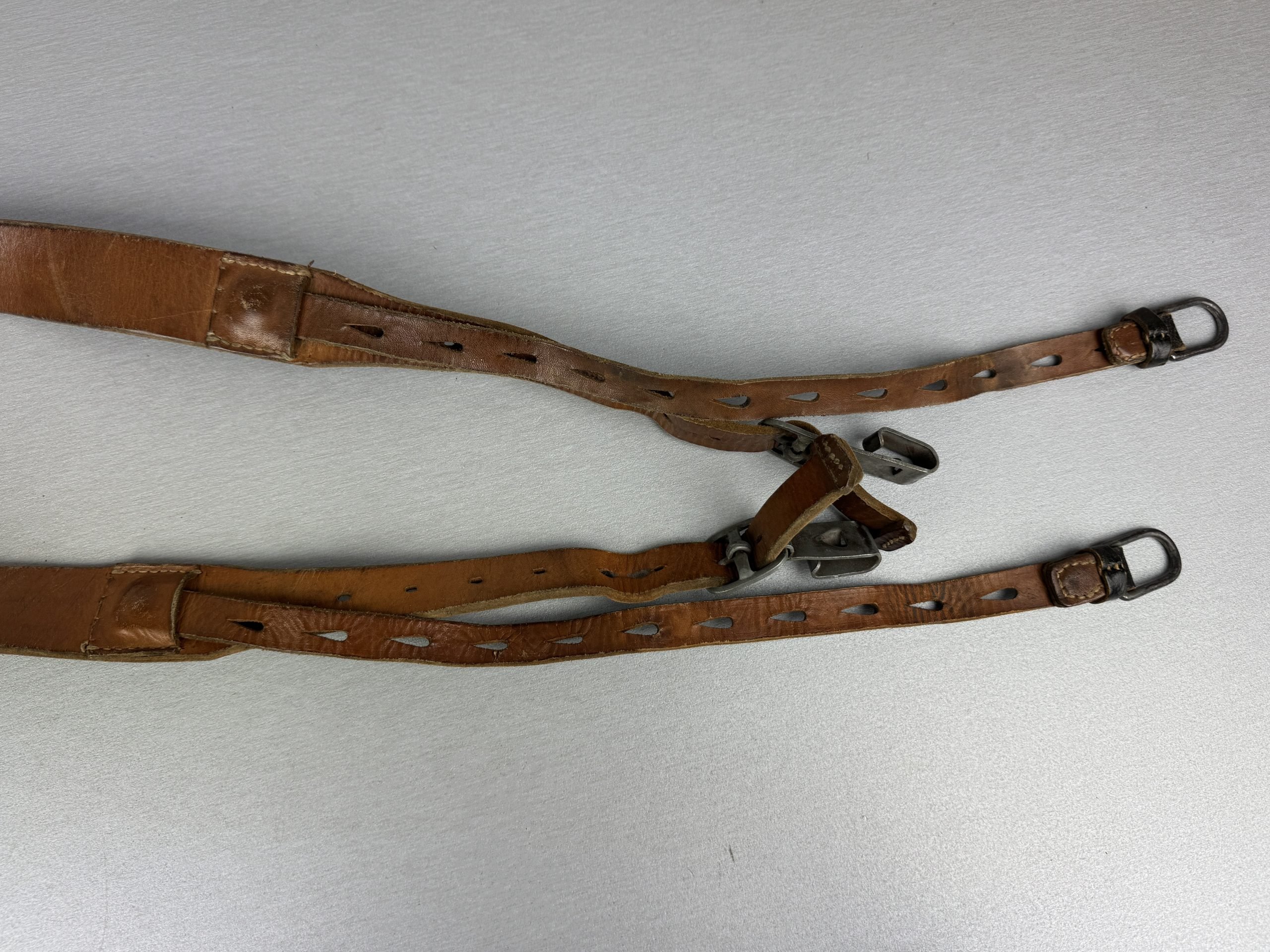 Wehrmacht leather Y-straps 'Koppeltragegestell' 1943 — image 3
