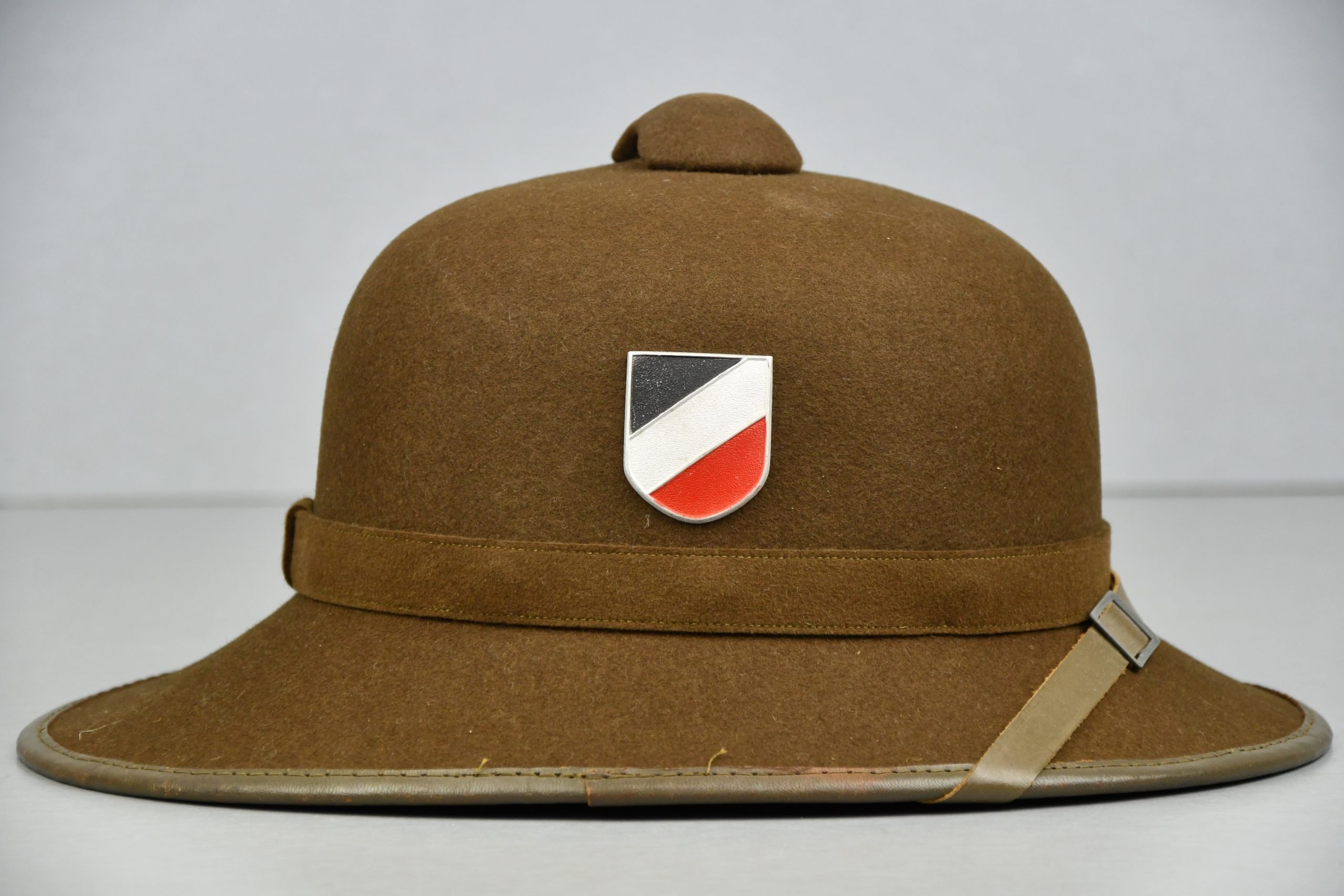 MINT Army (Heer) 'Afrikakorps' tropical pith helmet by R. & M. Wegener 1943 — image 3