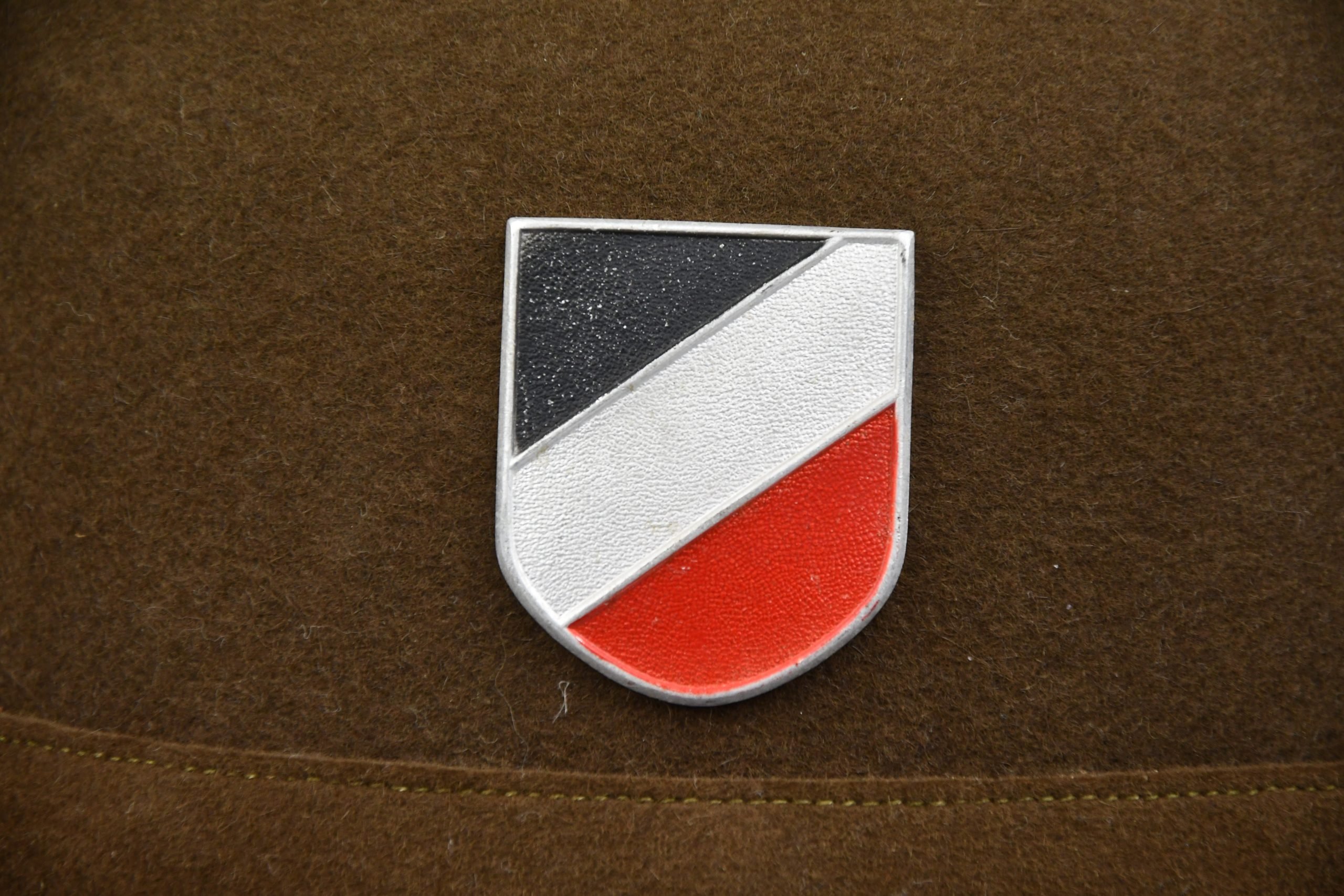 MINT Army (Heer) 'Afrikakorps' tropical pith helmet by R. & M. Wegener 1943 — image 4