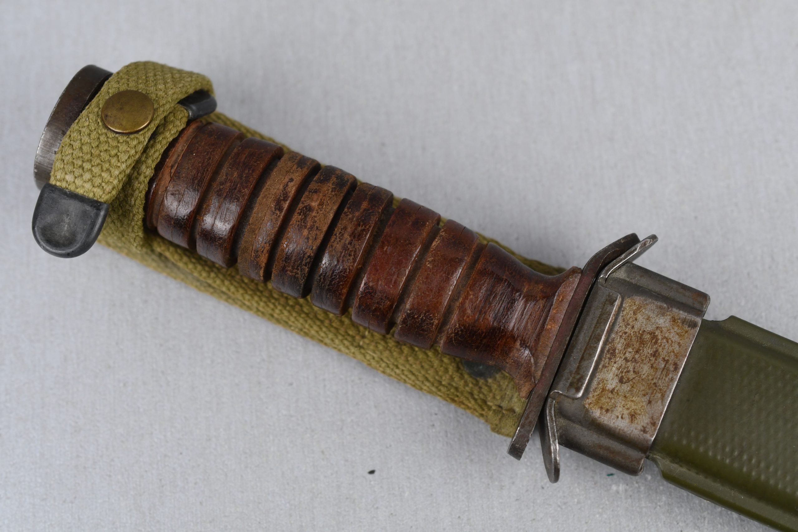 US WW2 M3 Trench Knife & M8 Scabbard with tan webbing — image 2