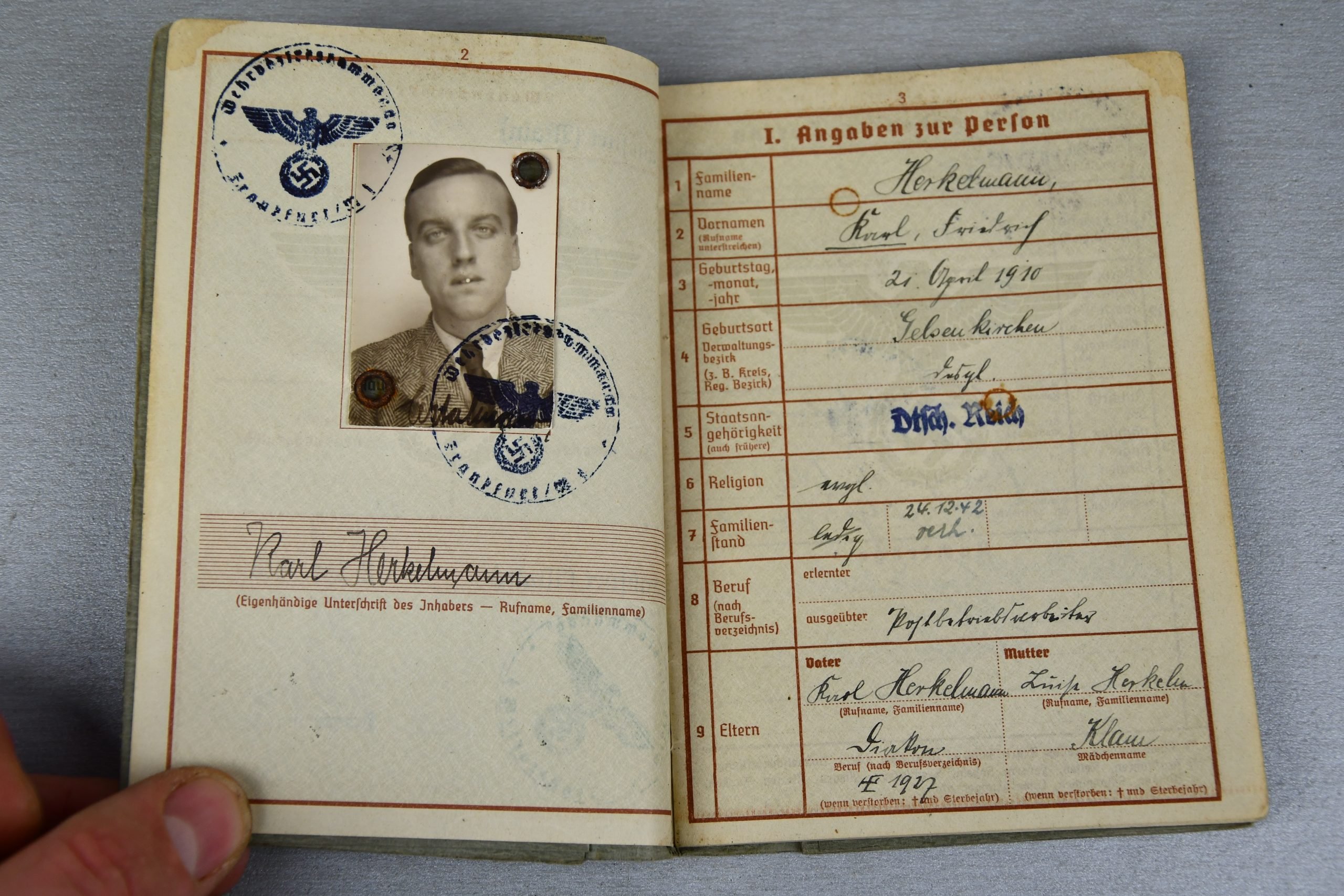 Army (Heer) Wehrpass paper grouping Uffz. K. Herkelmann Coastal Artillery Norway 1945 Lapplandschild — image 13