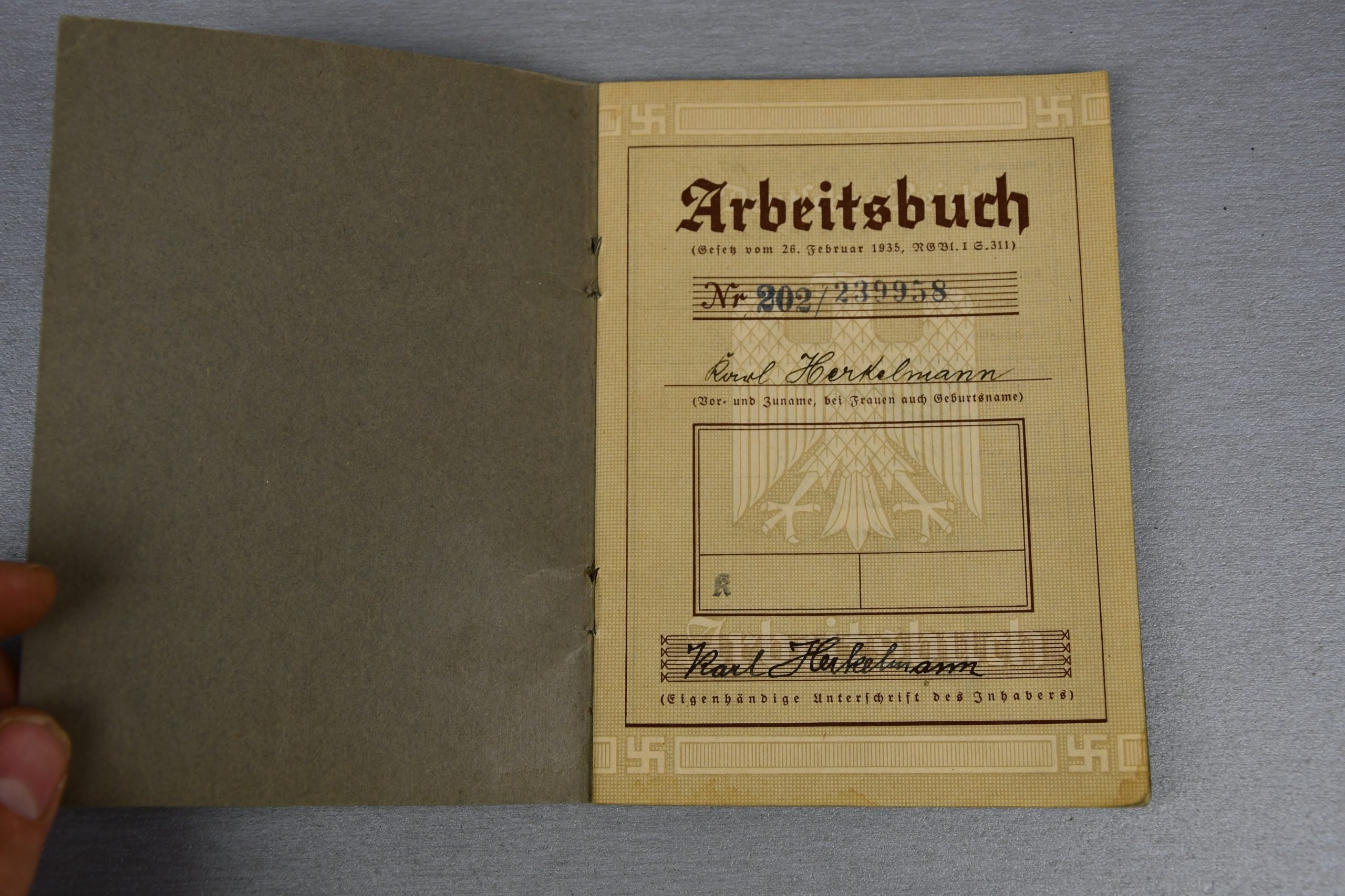 Army (Heer) Wehrpass paper grouping Uffz. K. Herkelmann Coastal Artillery Norway 1945 Lapplandschild — image 4