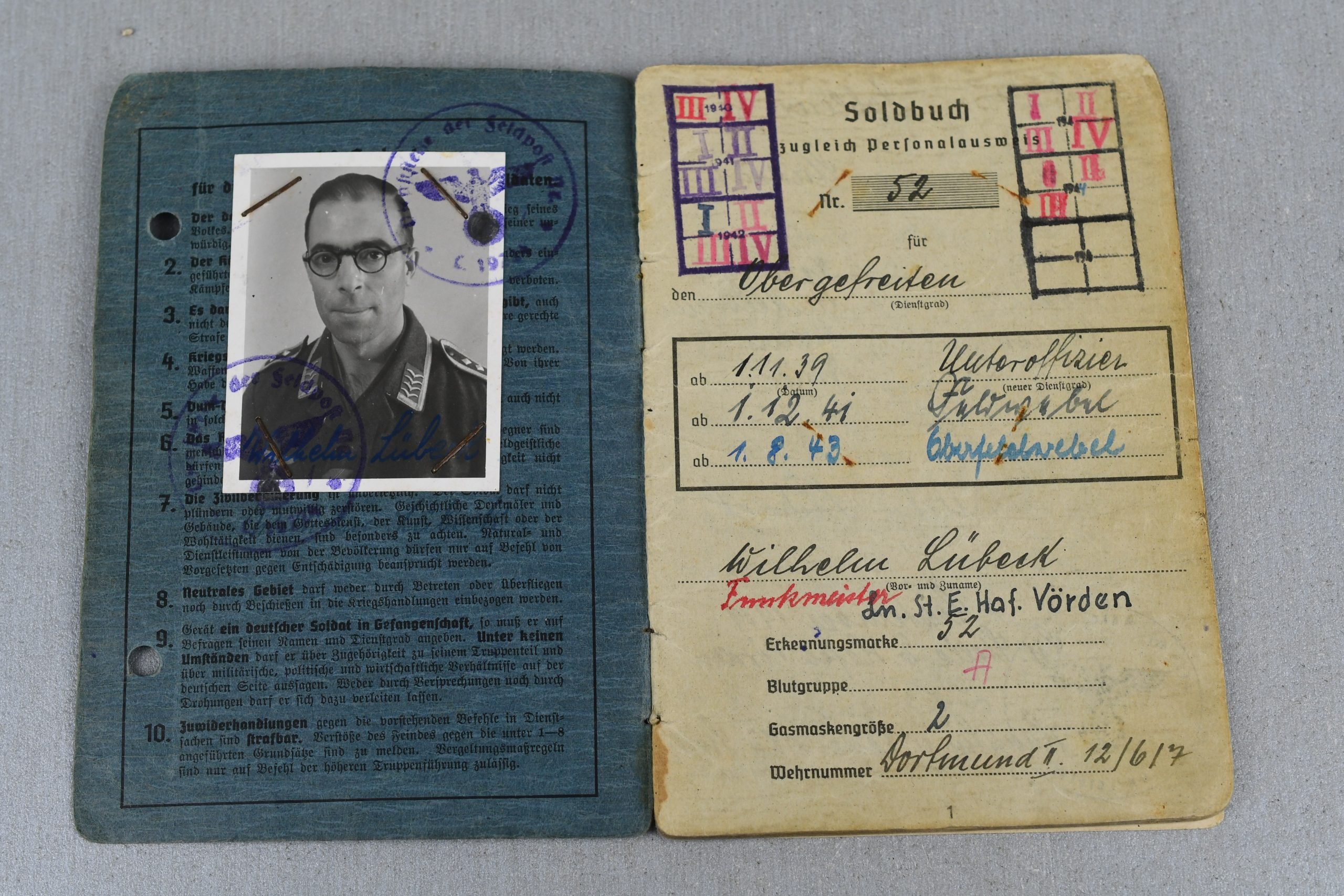 Luftwaffe Wehrpass and Soldbuch grouping Hauptfeldwebel W. Lübeck — image 18