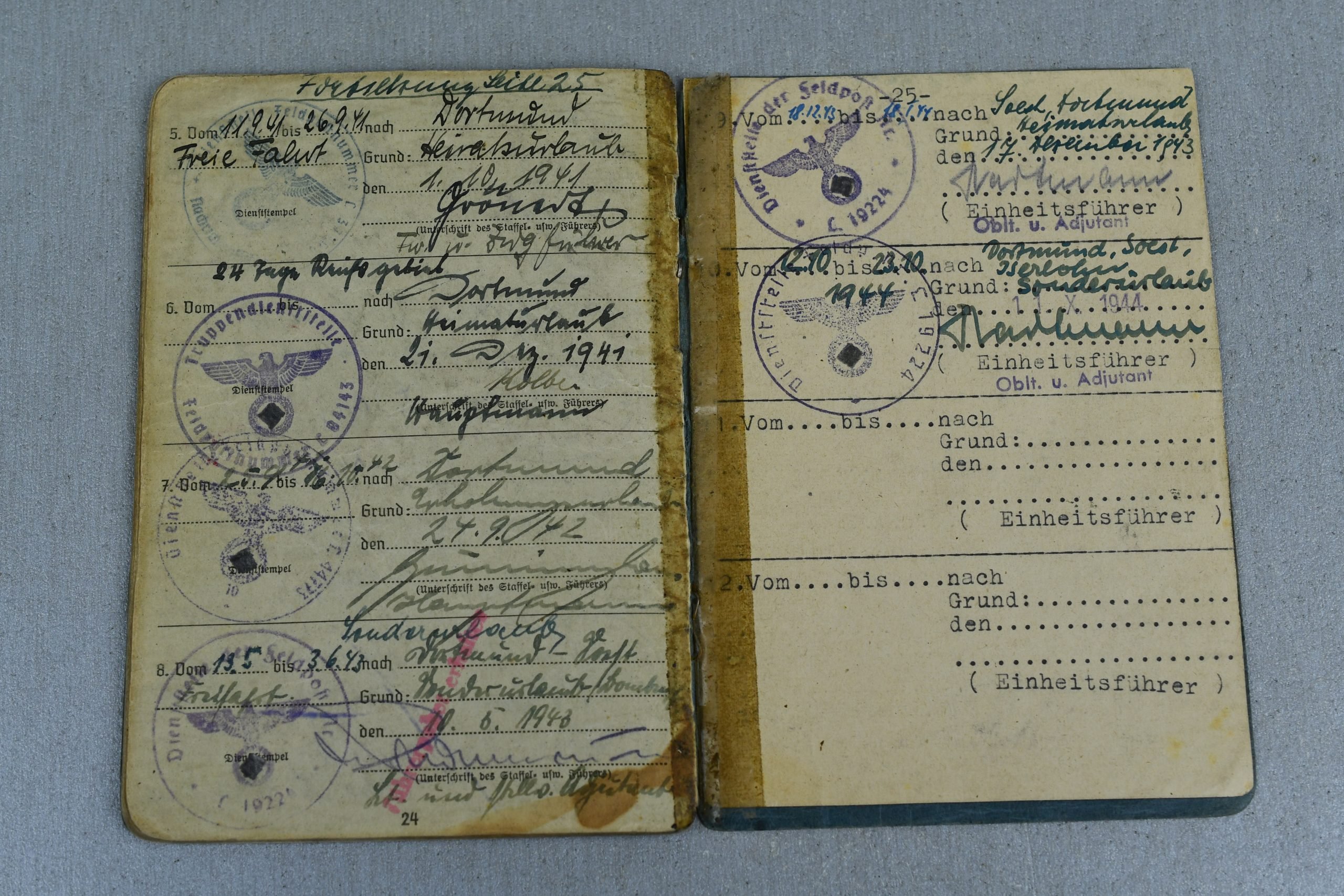 Luftwaffe Wehrpass and Soldbuch grouping Hauptfeldwebel W. Lübeck — image 29