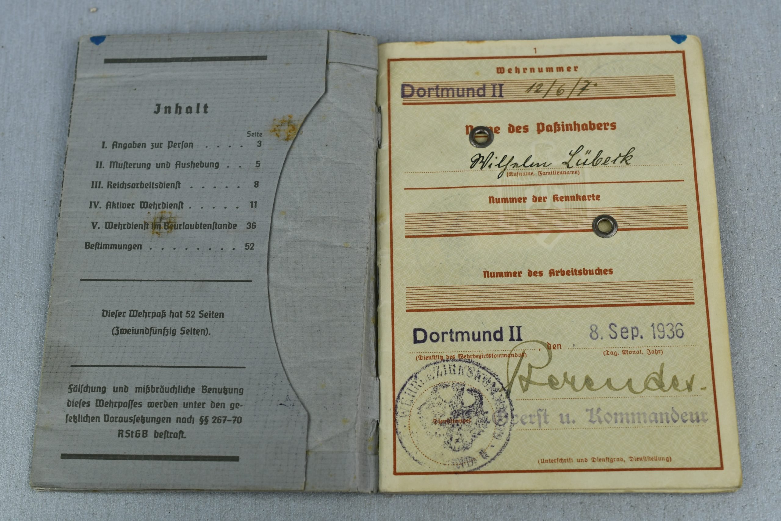 Luftwaffe Wehrpass and Soldbuch grouping Hauptfeldwebel W. Lübeck — image 3