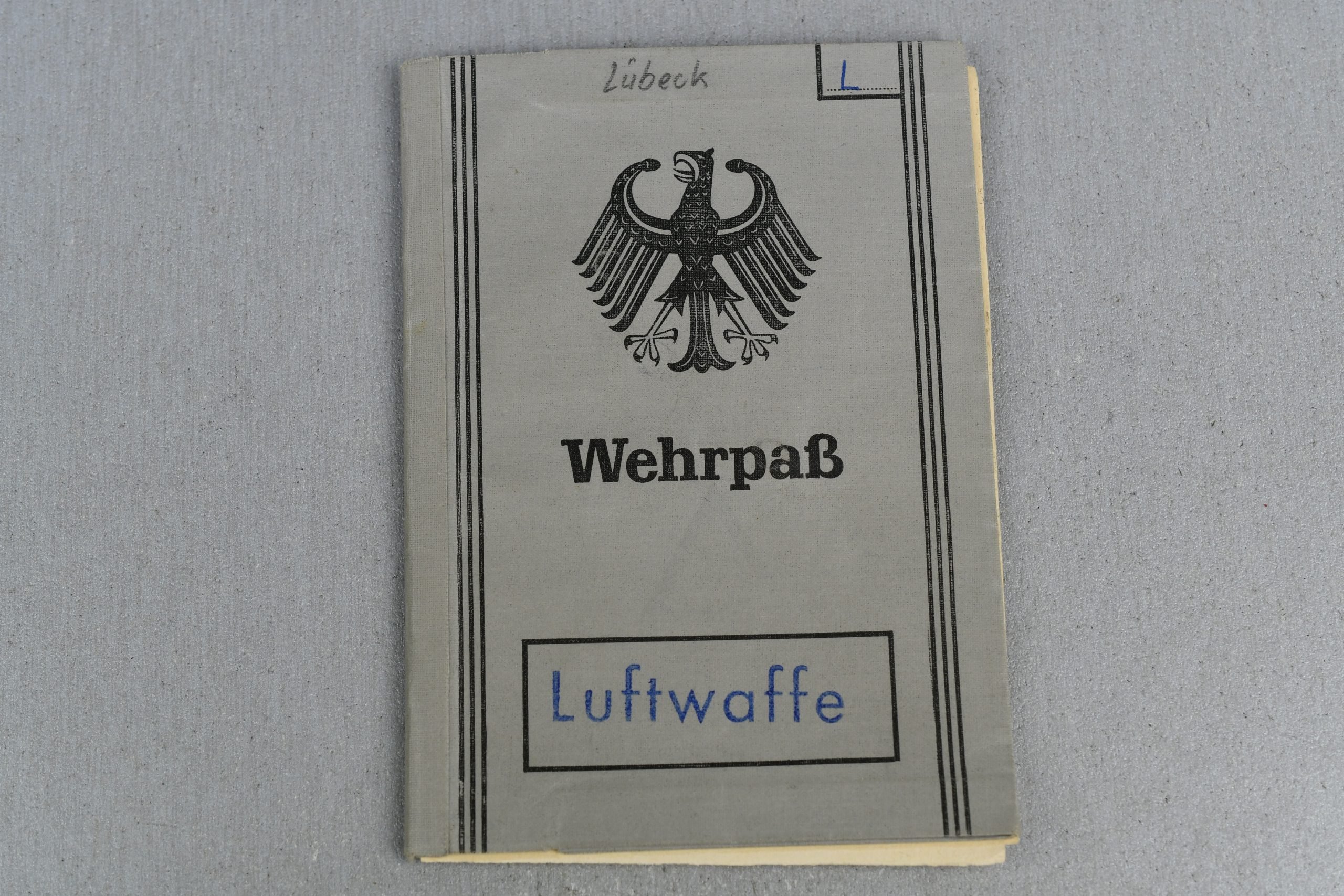 Luftwaffe Wehrpass and Soldbuch grouping Hauptfeldwebel W. Lübeck — image 31