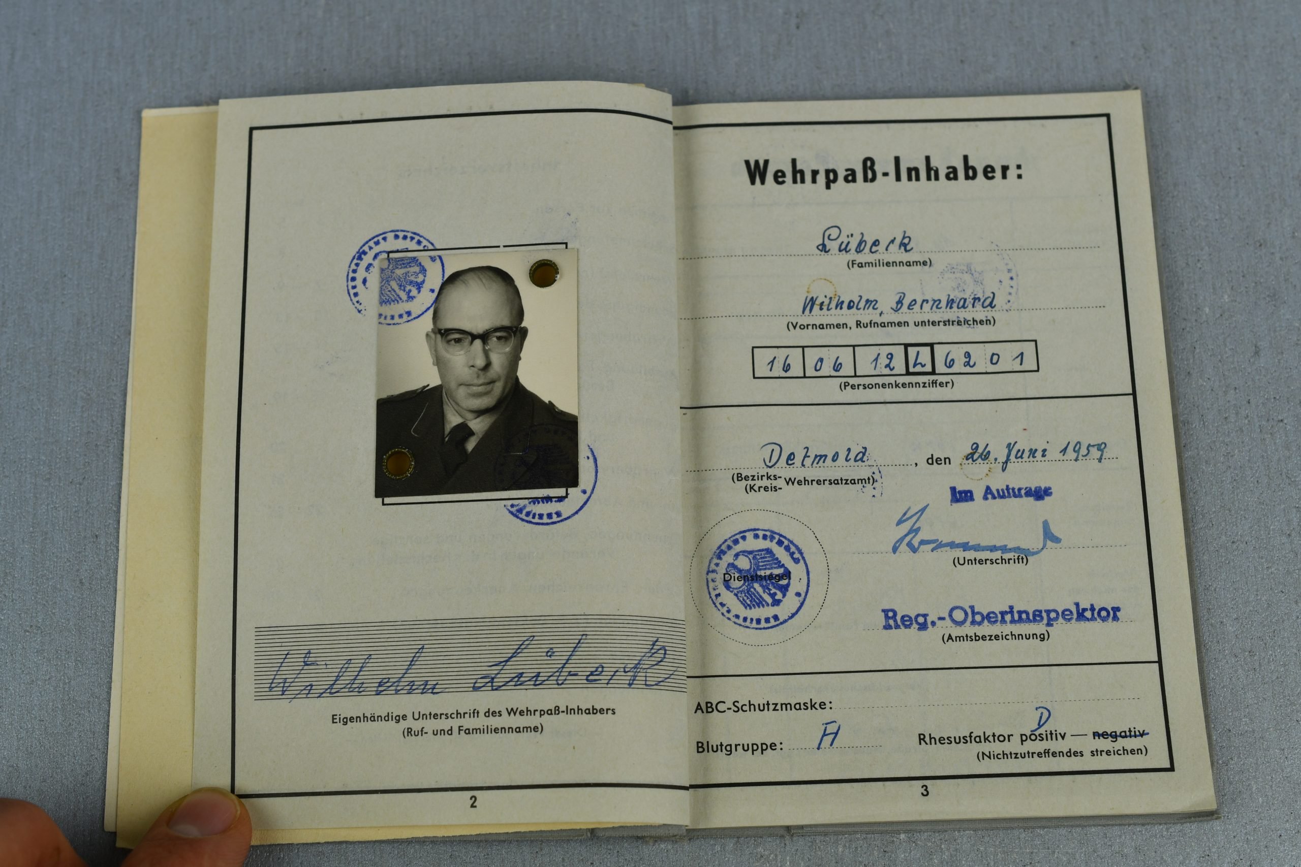 Luftwaffe Wehrpass and Soldbuch grouping Hauptfeldwebel W. Lübeck — image 34