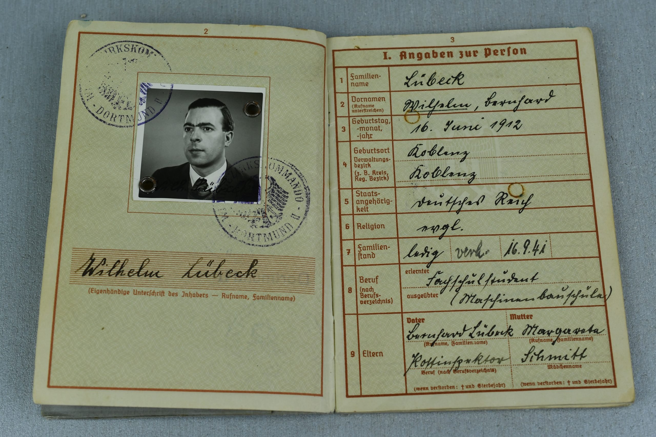 Luftwaffe Wehrpass and Soldbuch grouping Hauptfeldwebel W. Lübeck — image 4