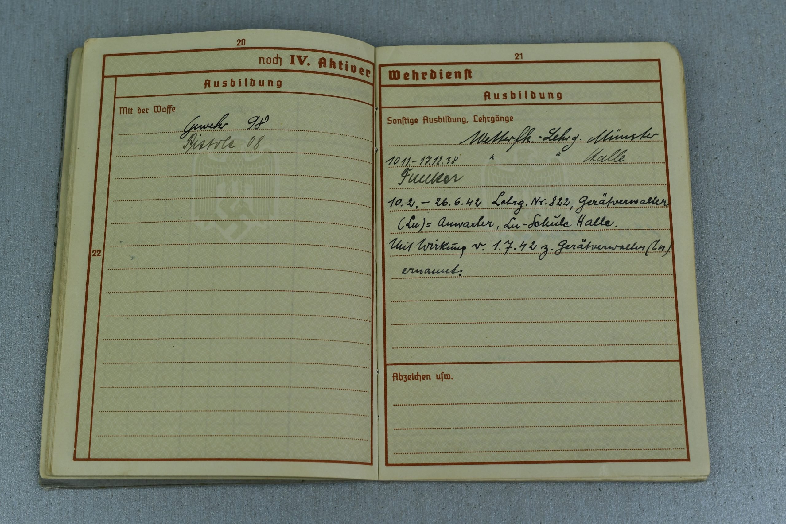 Luftwaffe Wehrpass and Soldbuch grouping Hauptfeldwebel W. Lübeck — image 9